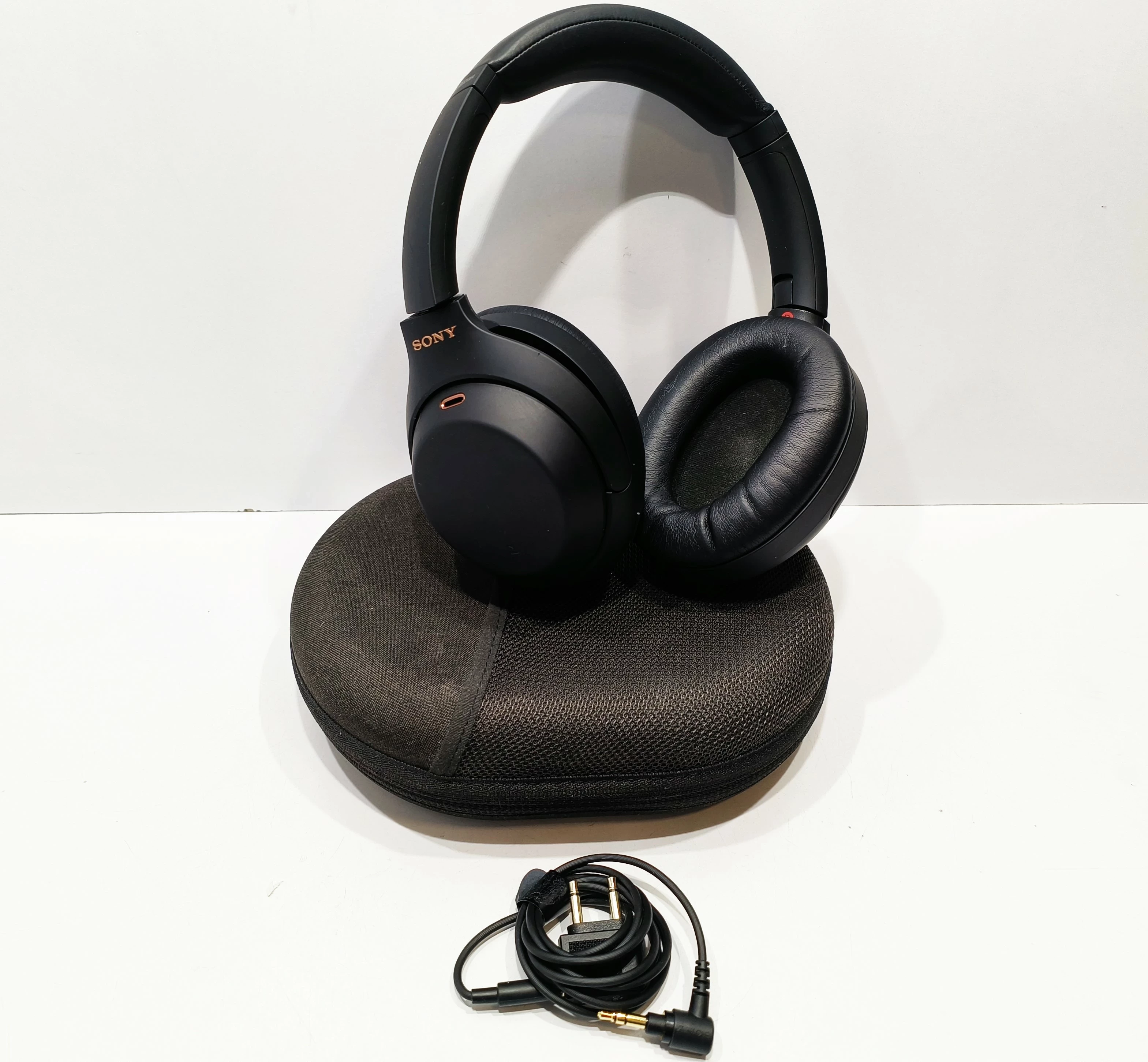 sluchawki-sony-wh-1000xm4-etui-wyszynskiego-11-lukow