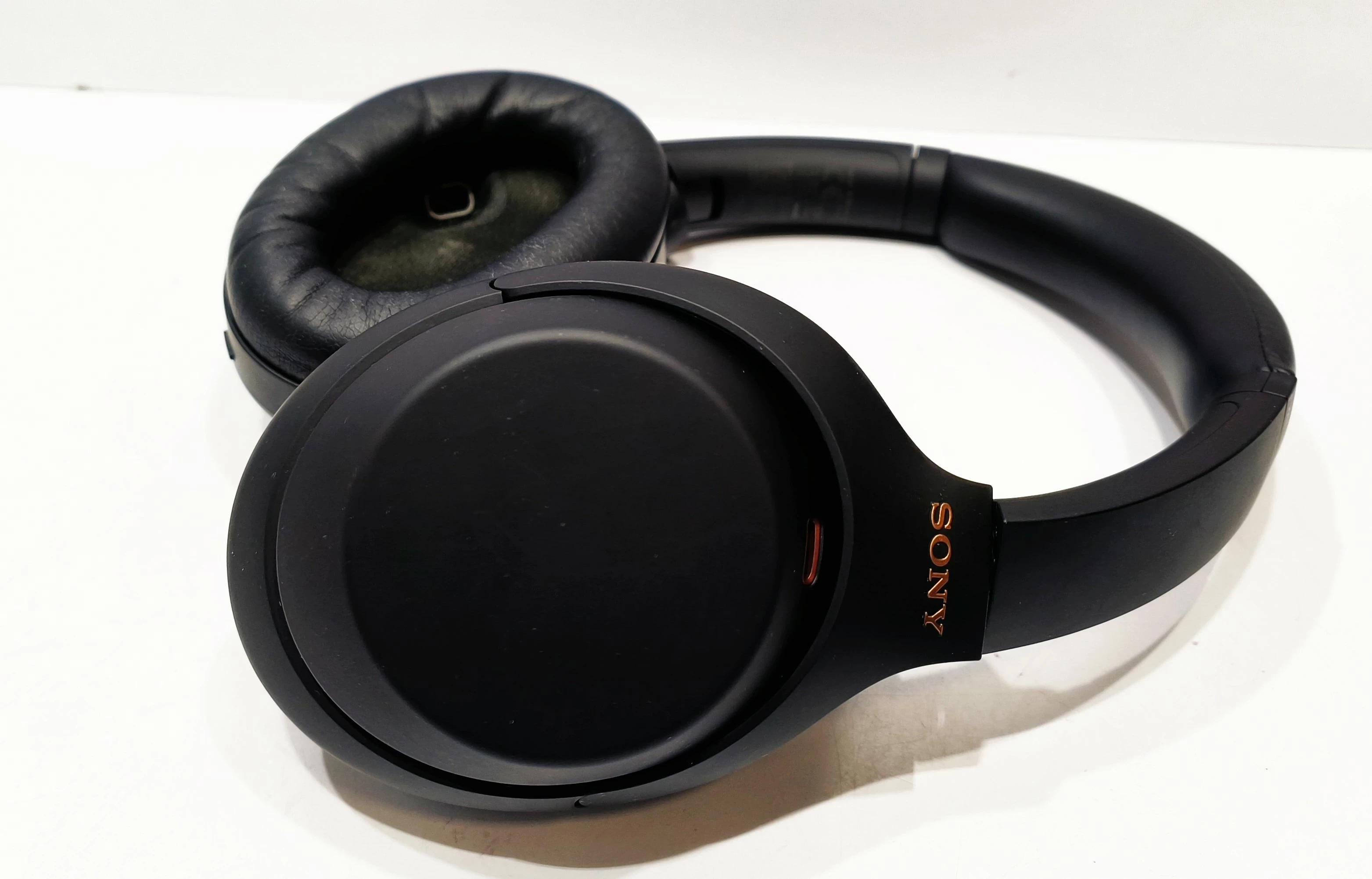 sluchawki-sony-wh-1000xm4-etui-ean-gtin-0027242919419