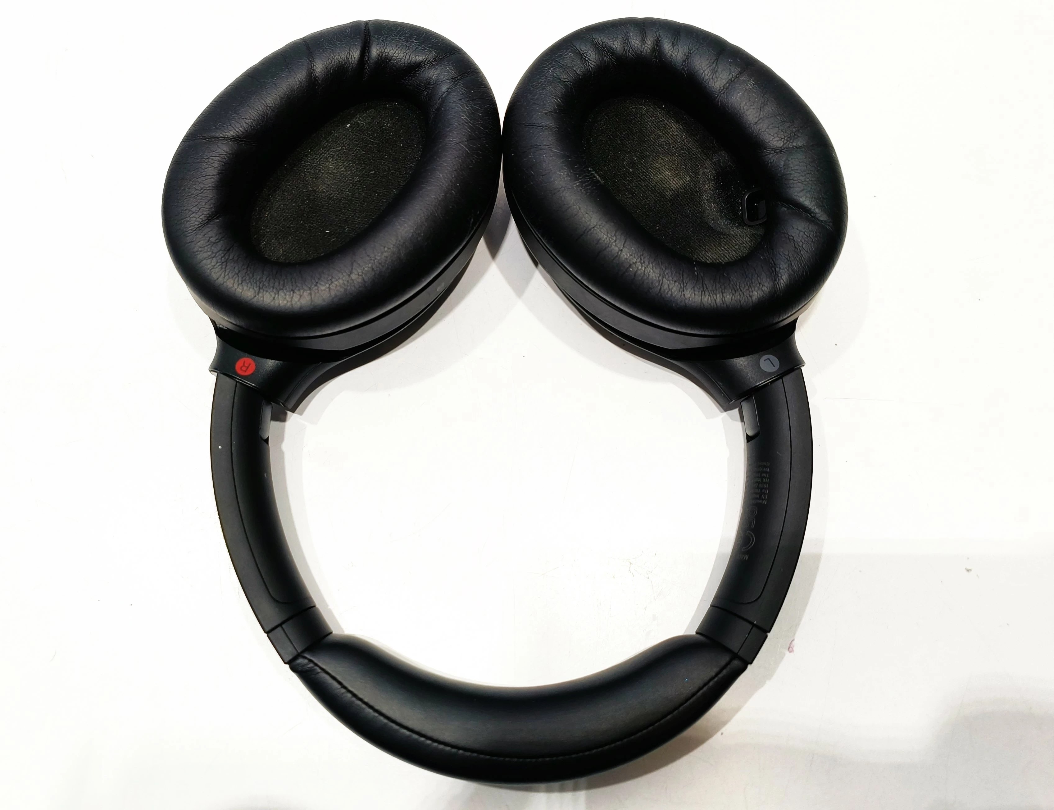 sluchawki-sony-wh-1000xm4-etui-marka-248811-1940277