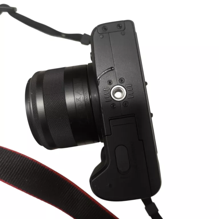 aparat-fotograficzny-canon-eos-m50-korpus-obiektyw-ef-m-15-45mm-f35-6-model-zalaczonego-obiektywu-15-45-f35-63-is-stm