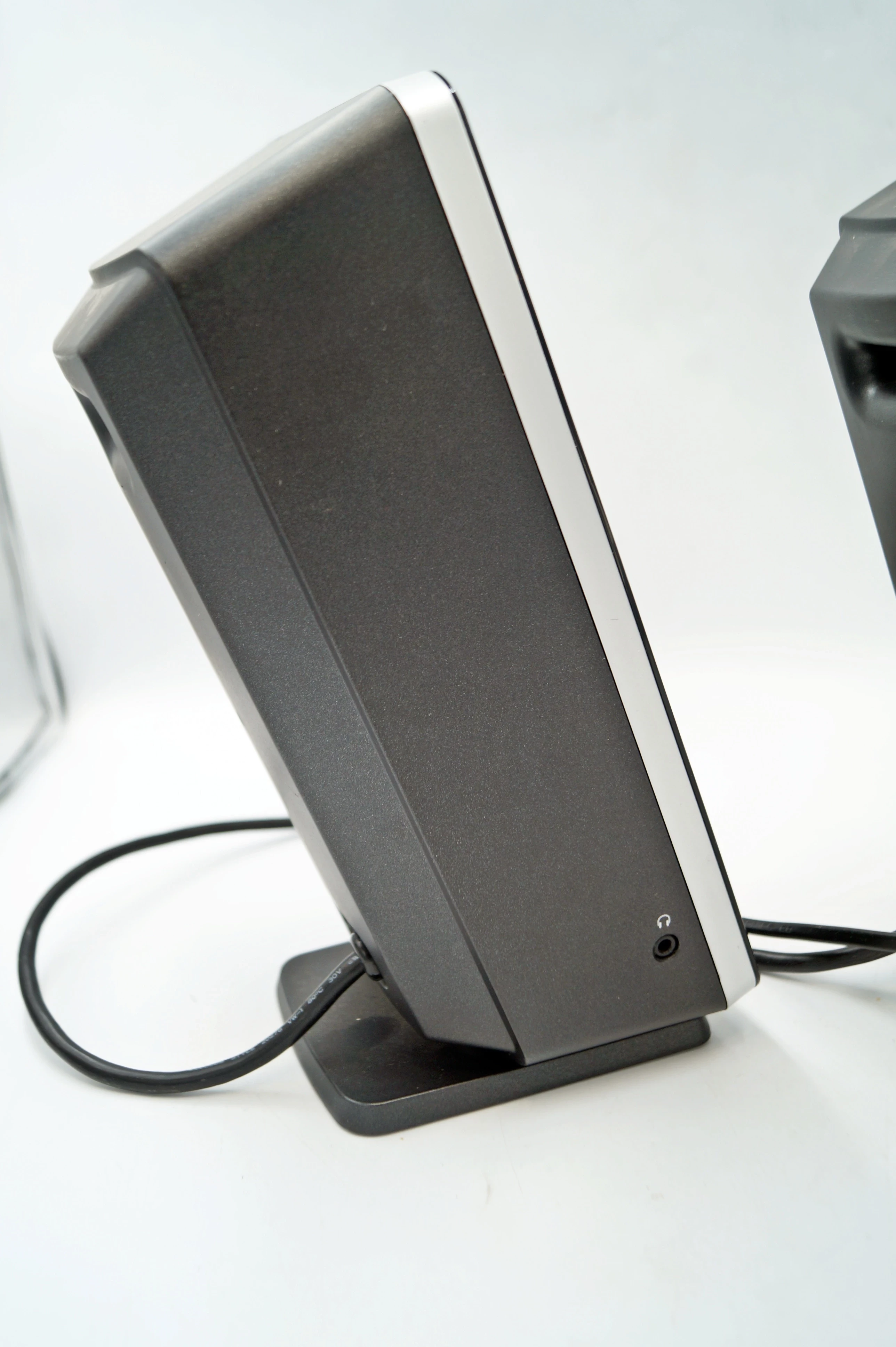 glosniki-logitech-z-10-30w-rms-aux-panel-dotykowy-stan-11323-2