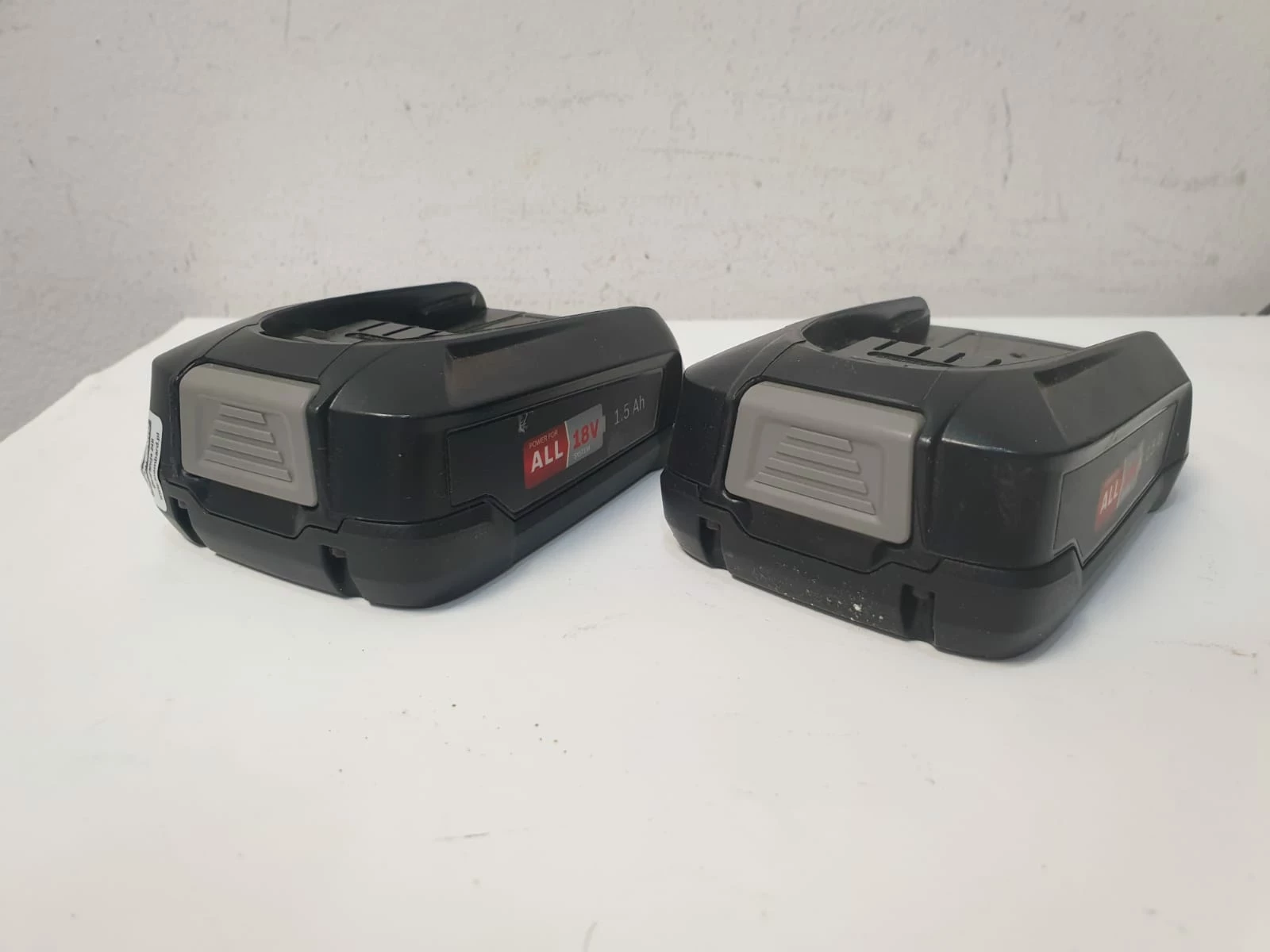 wkretarka-bosch-psr-1800-li-2-zestaw-2x-akumulator-ladowarka-pojemnosc-akumulatora-150