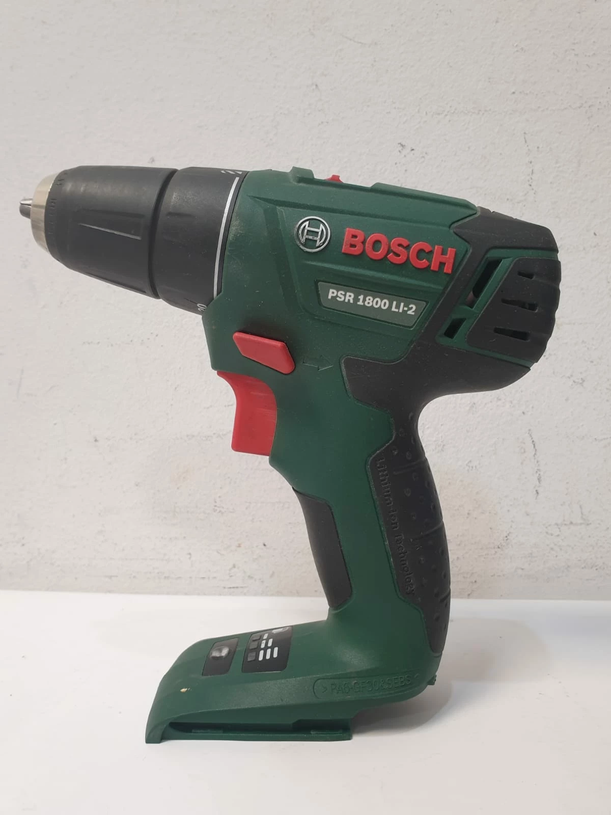 wkretarka-bosch-psr-1800-li-2-zestaw-2x-akumulator-ladowarka-maksymalna-predkosc-obrotowa-ii-bieg-1350