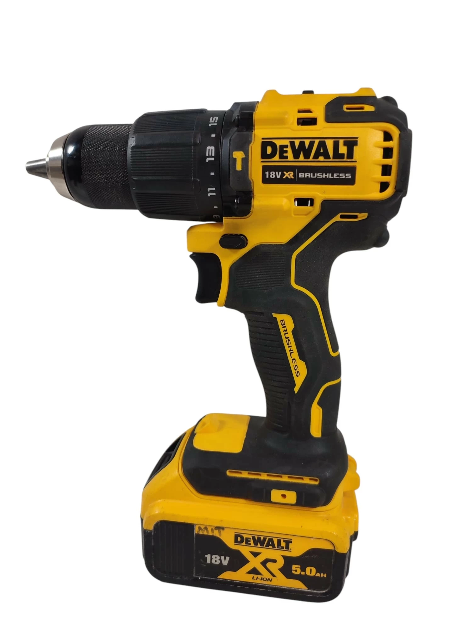 wiertarko-wkretarka-udarowa-dewalt-dcd709-2x-akumulator-ladowarka-pojemnosc-akumulatora-000