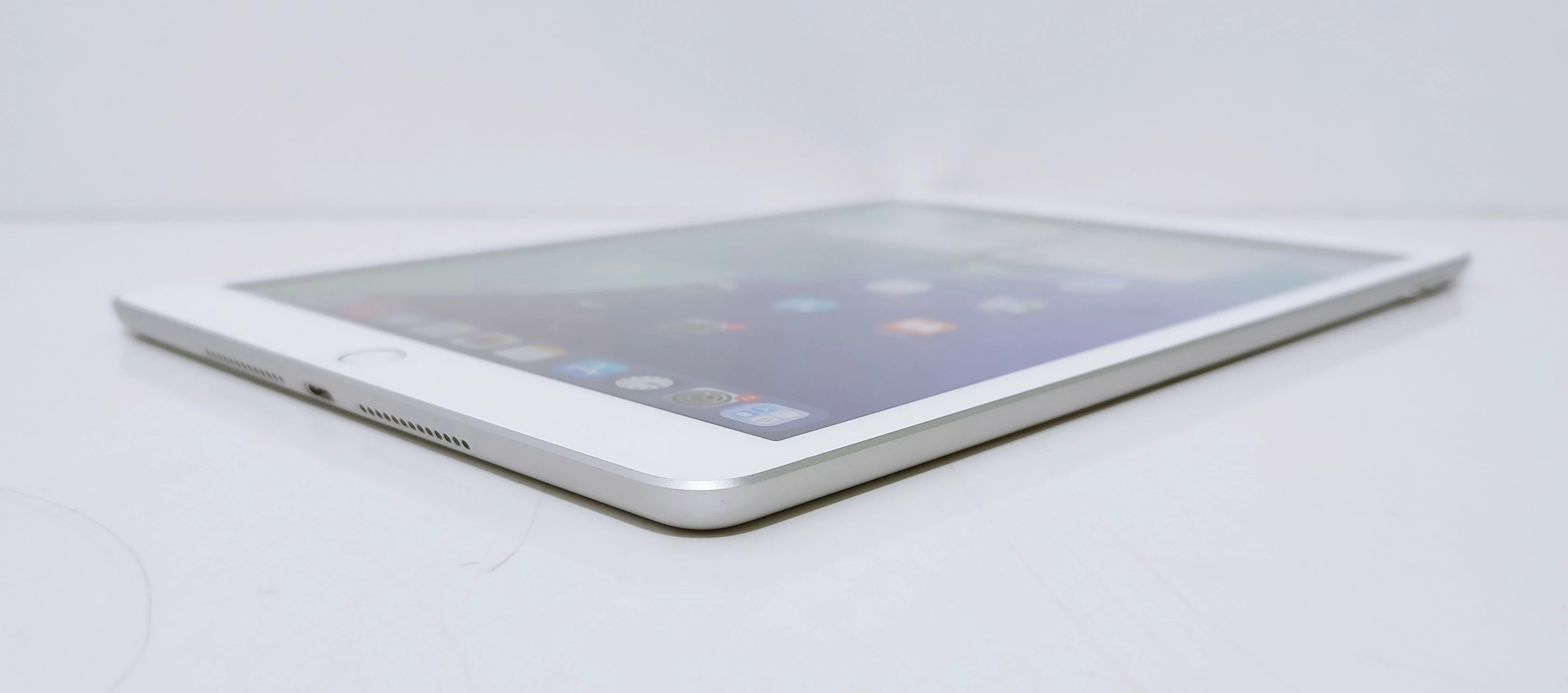 tablet-ipad-7-generacji-128gb-bialy-128gb-transmisja-danych-217-1024