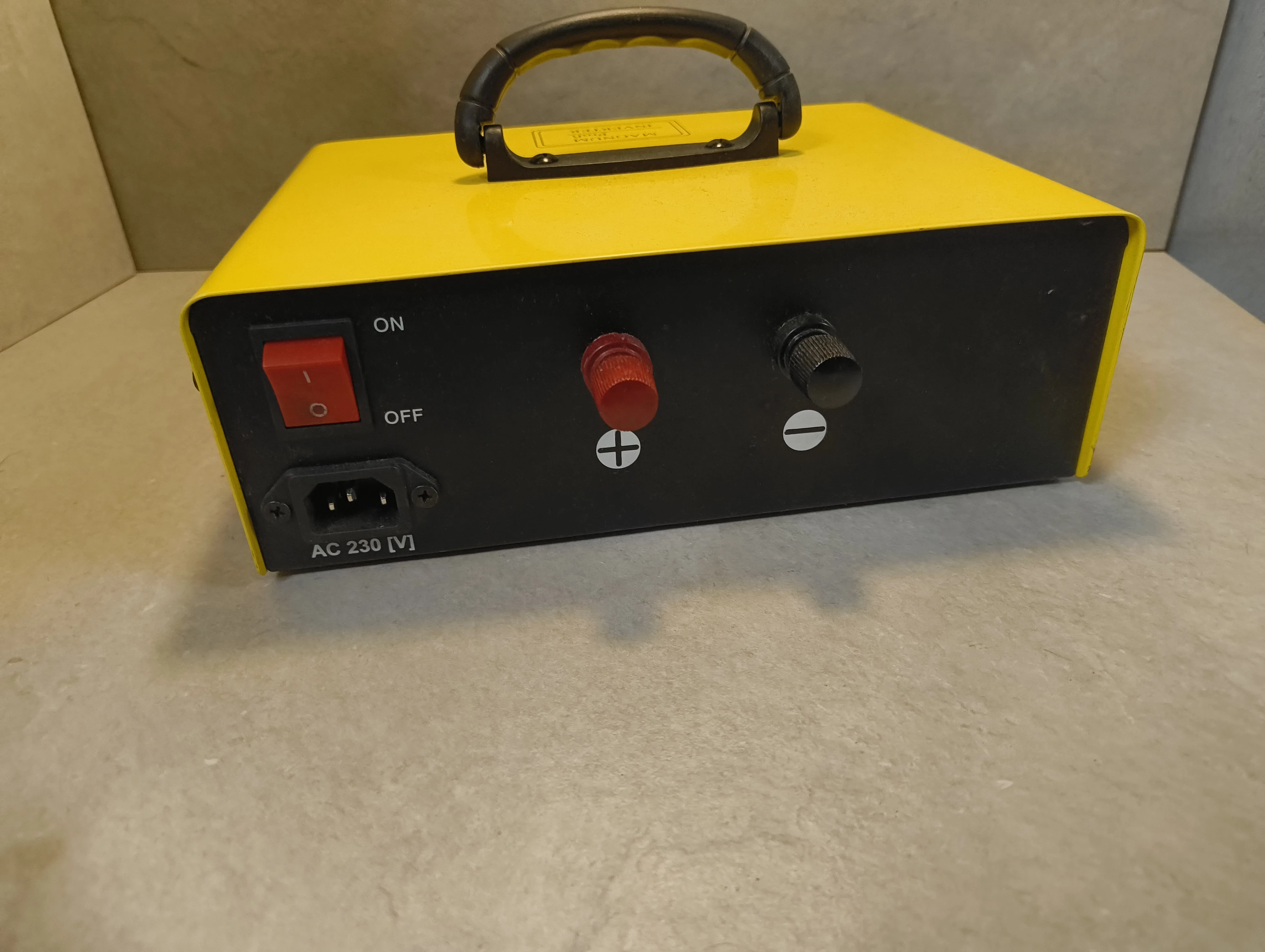 magnum-agri-53-agmgel-prostownik-z-rozruchem-12-24-v-natezenie-maksymalne-12000