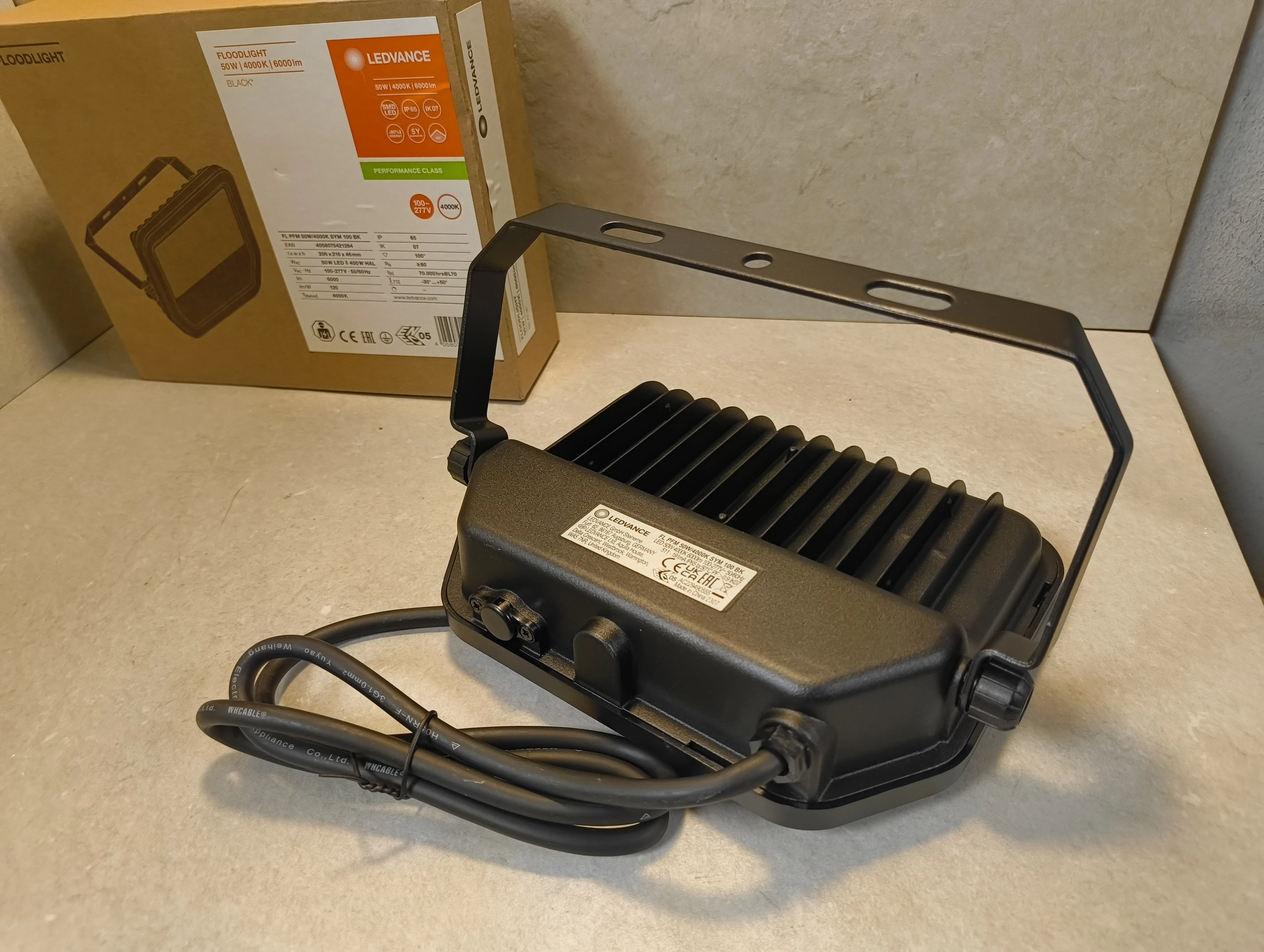 naswietlacz-halogen-ledvance-floodlight-50w-4000k-6000lm-stan-11323-2