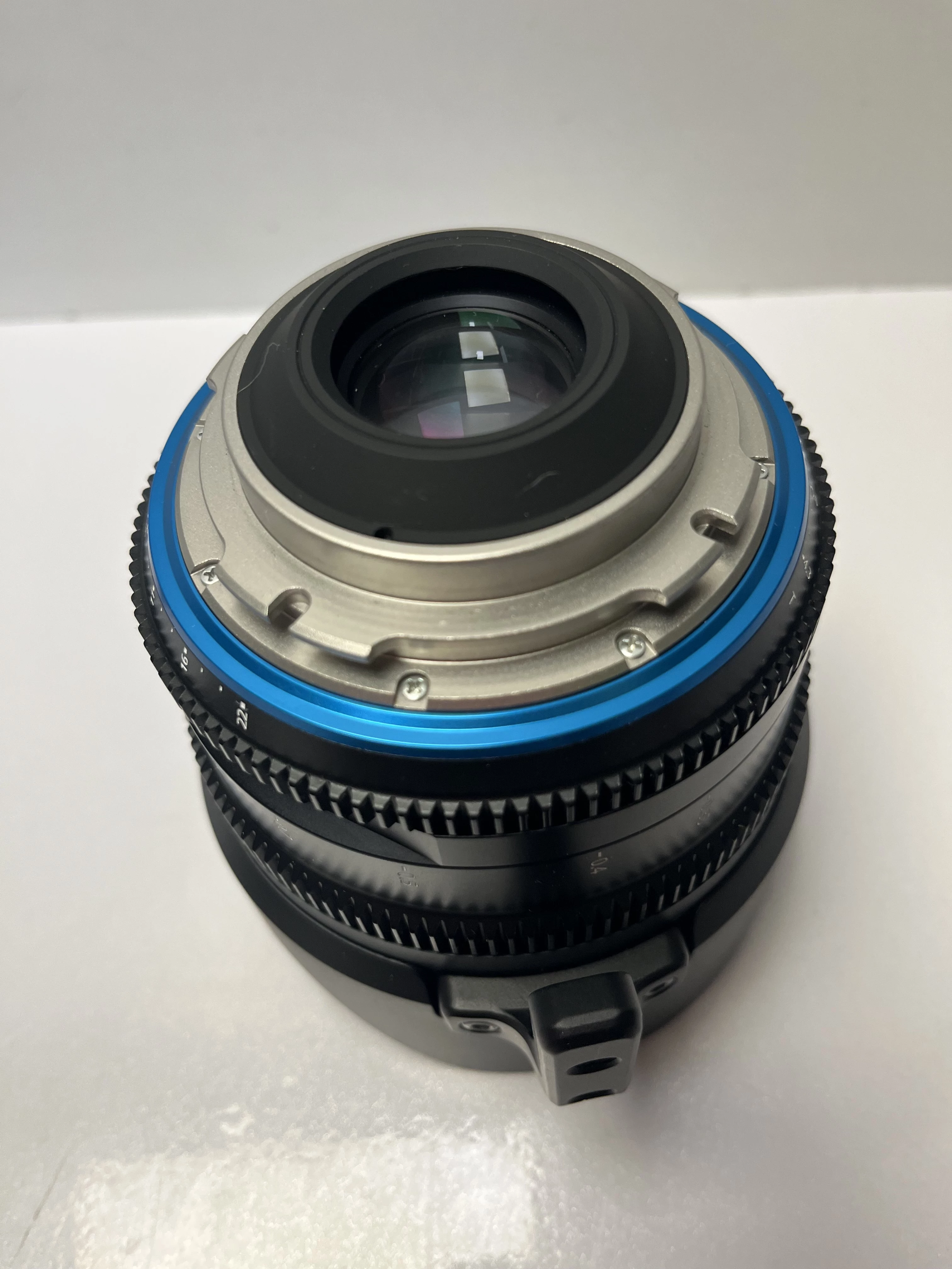 obiektyw-irix-l-mount-cine-11mm-t43-metric-marka-248811-1951641