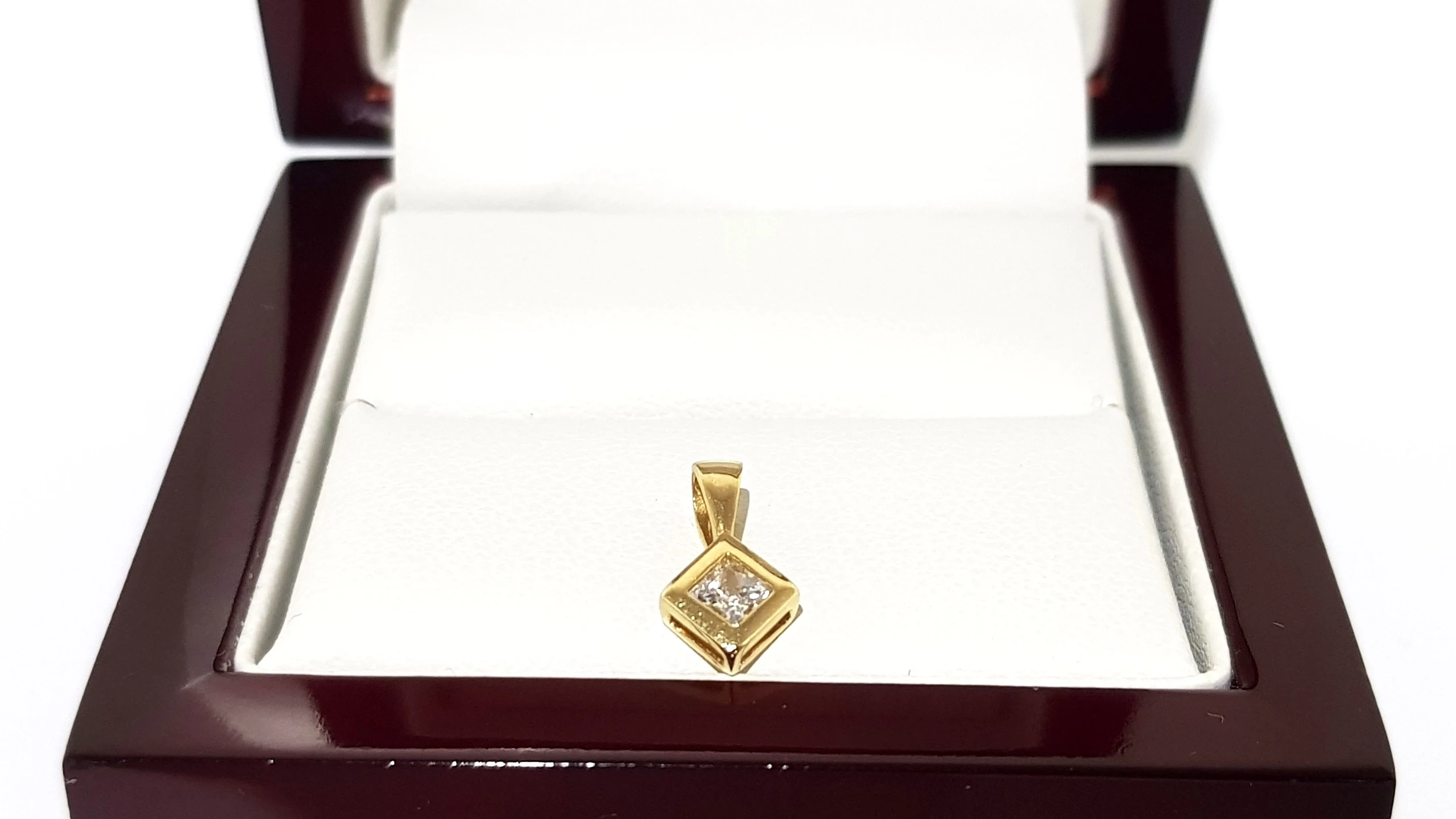 wyrob-jubilerski-uzywany-zlota-zawieszka-pr585-057g-6x12mm-rodzaj-2205-2