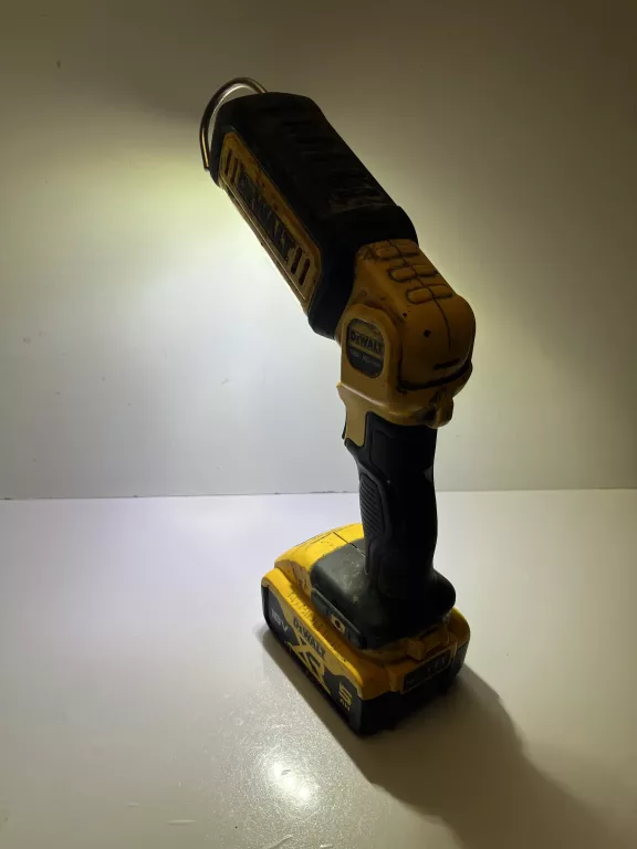 latarka-dewalt-dcl050-z-bateria-5ah-stan-11323-2