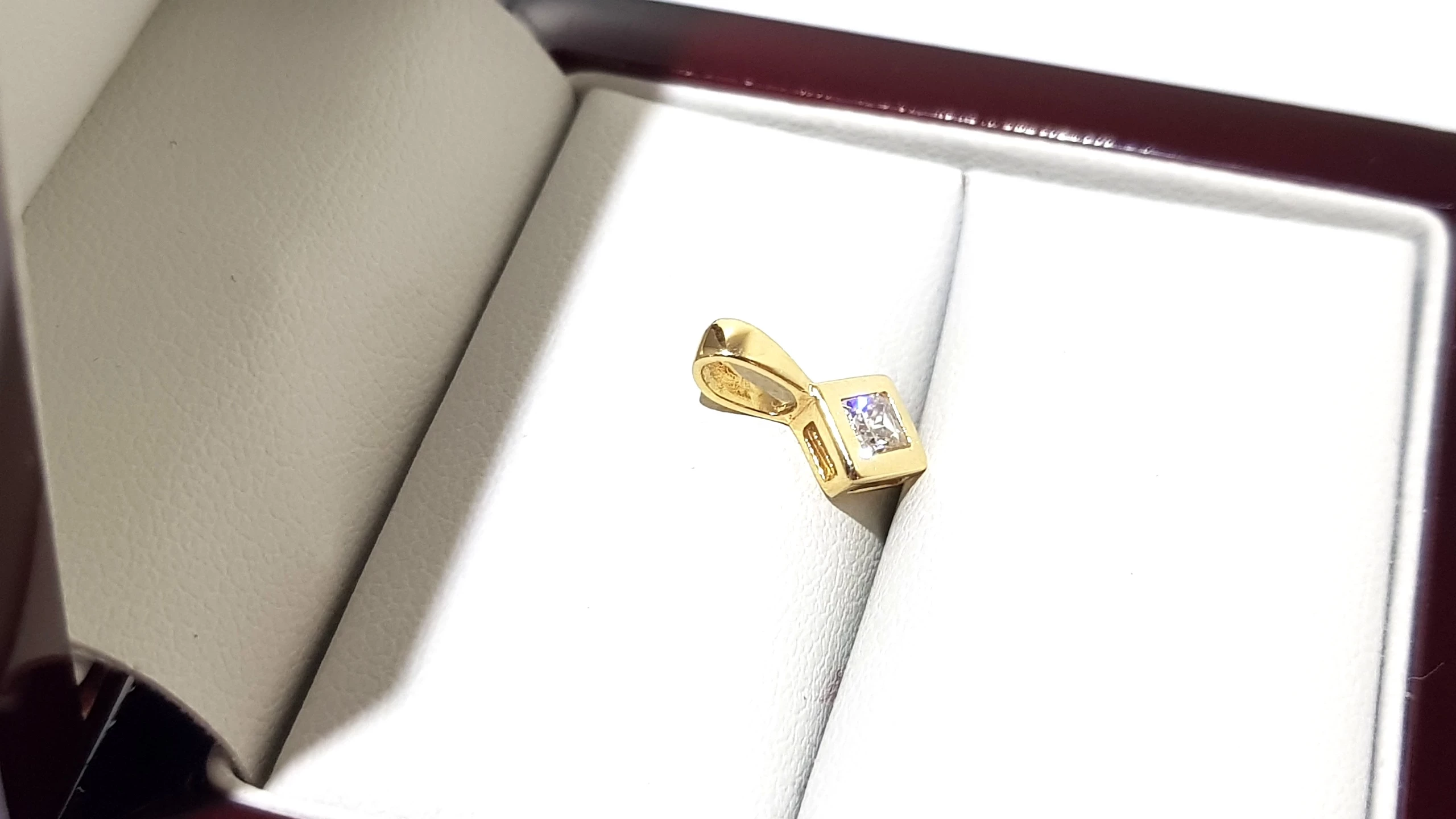 wyrob-jubilerski-uzywany-zlota-zawieszka-pr585-057g-6x12mm-warszawska-162-lomianki