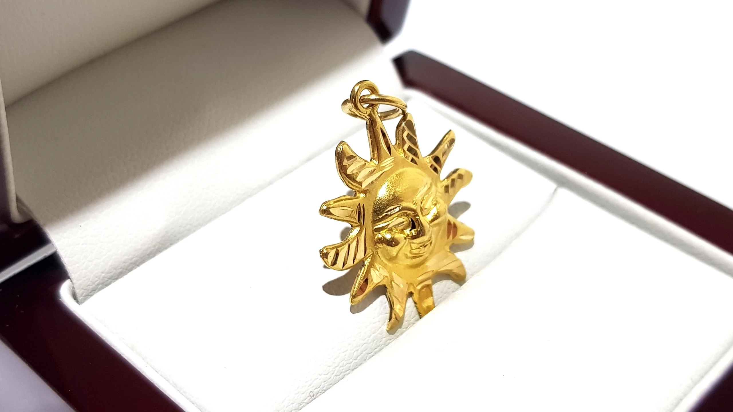 wyrob-jubilerski-uzywany-zlota-zawieszka-slonce-pr750-srednica-2cm-186g-ean-gtin-5906952401535