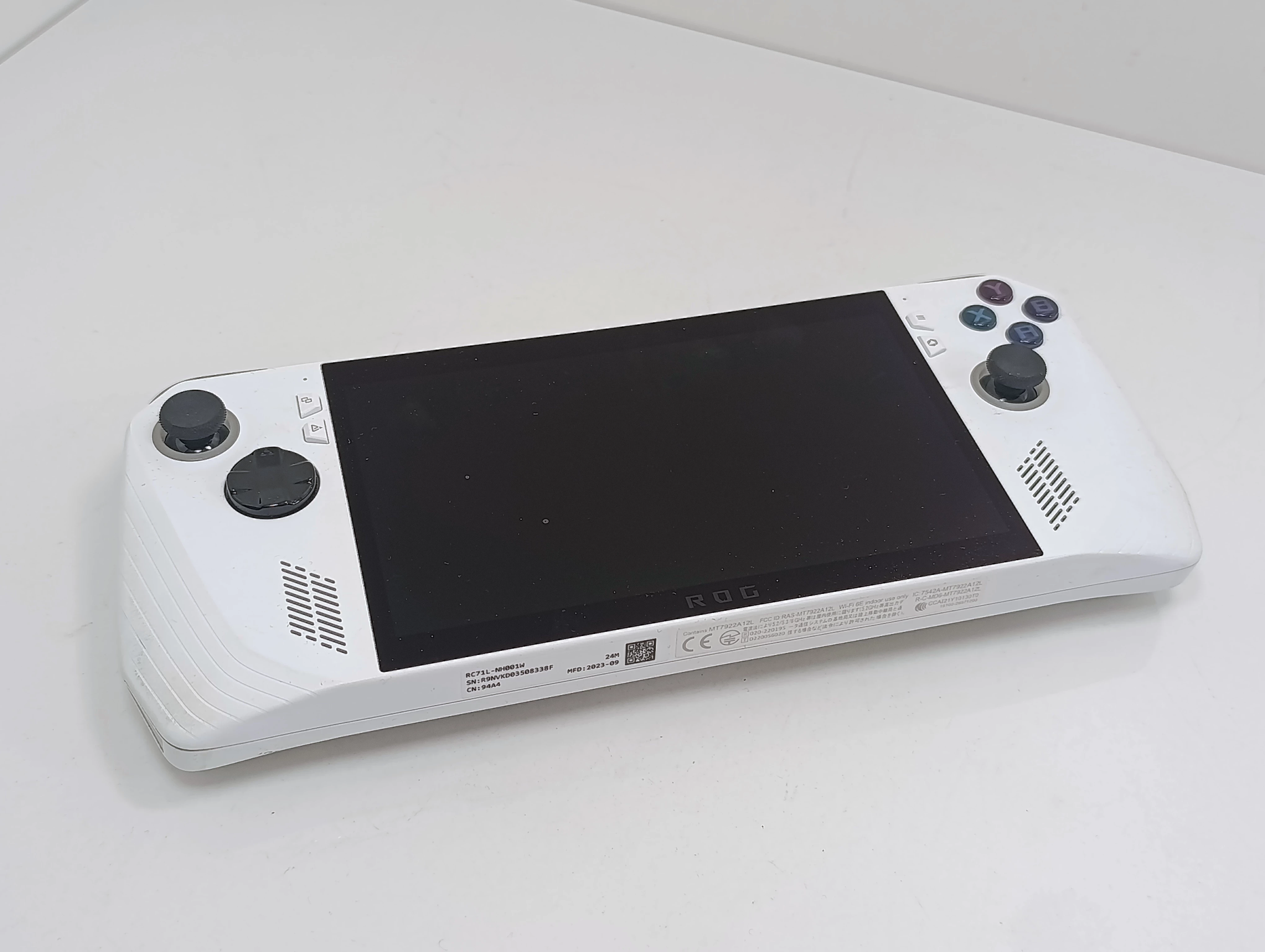 konsola-przenosna-rog-rc71l-zalaczone-wyposazenie-zasilacz