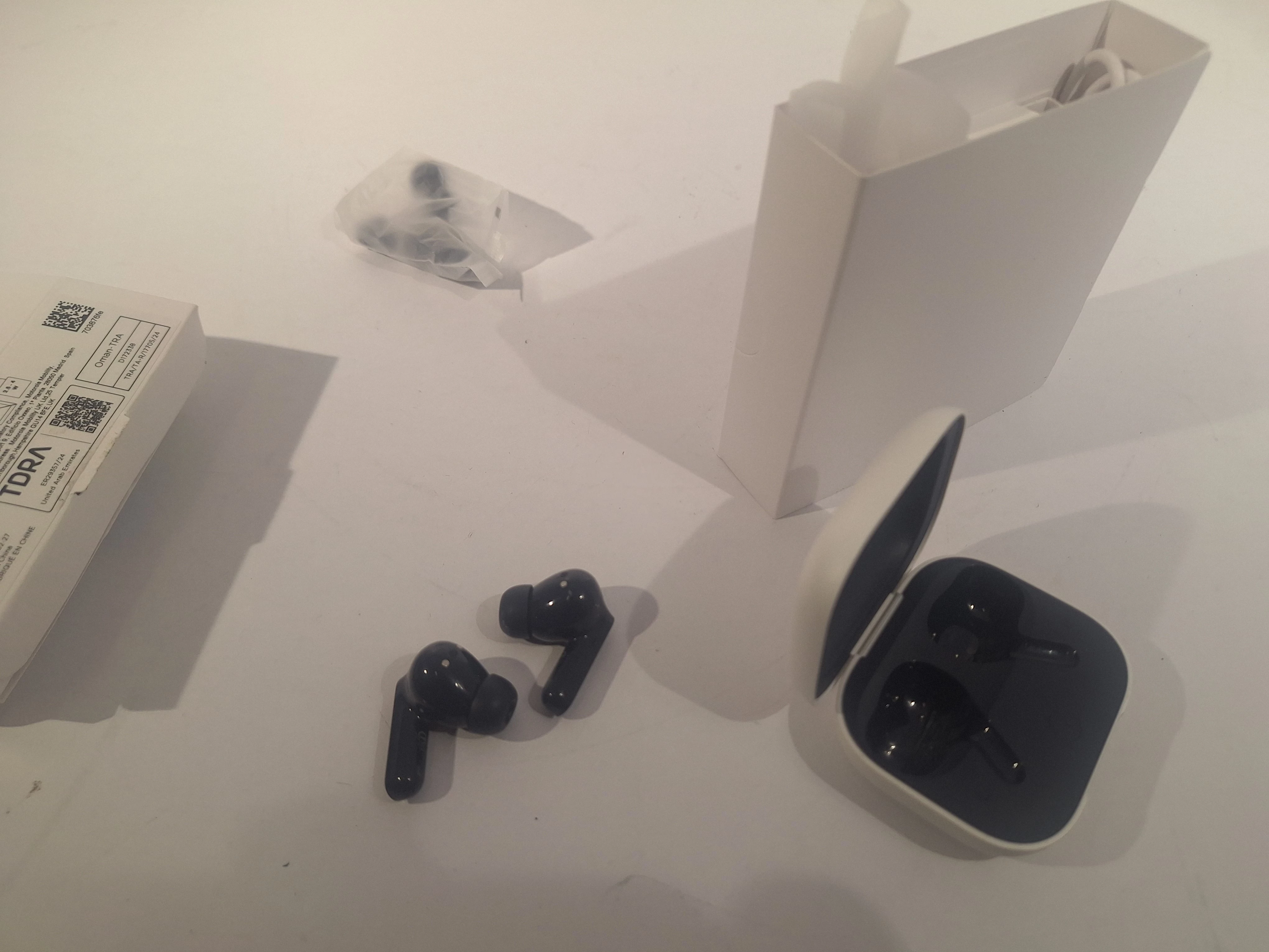 sluchawki-motorola-moto-buds-xt2443-1-pudelko-kod-producenta-pg38c05748