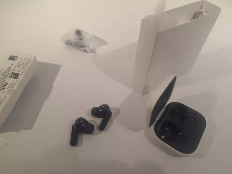 sluchawki-motorola-moto-buds-xt2443-1-pudelko-kod-producenta-pg38c05748