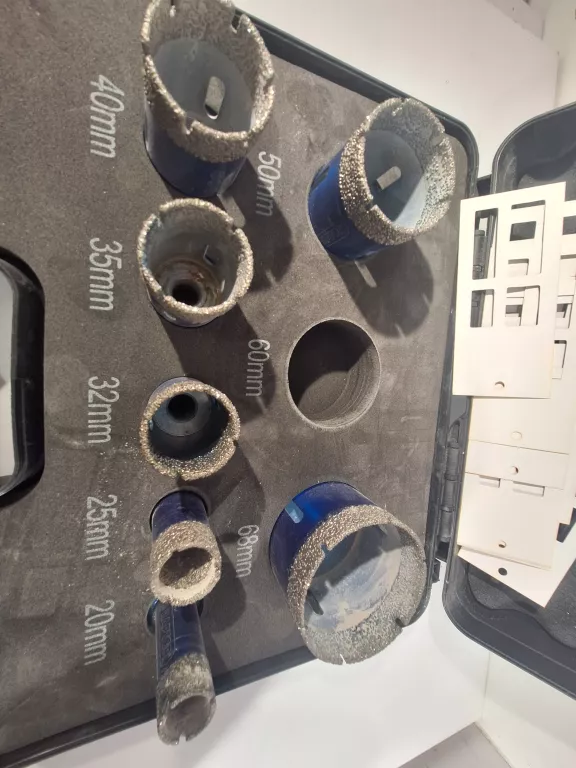 otwornice-diamentowe-walizka-brak-jednej-sztuki-product-id-a3adc74d-120b-4b85-8898-7173e7a76bcb