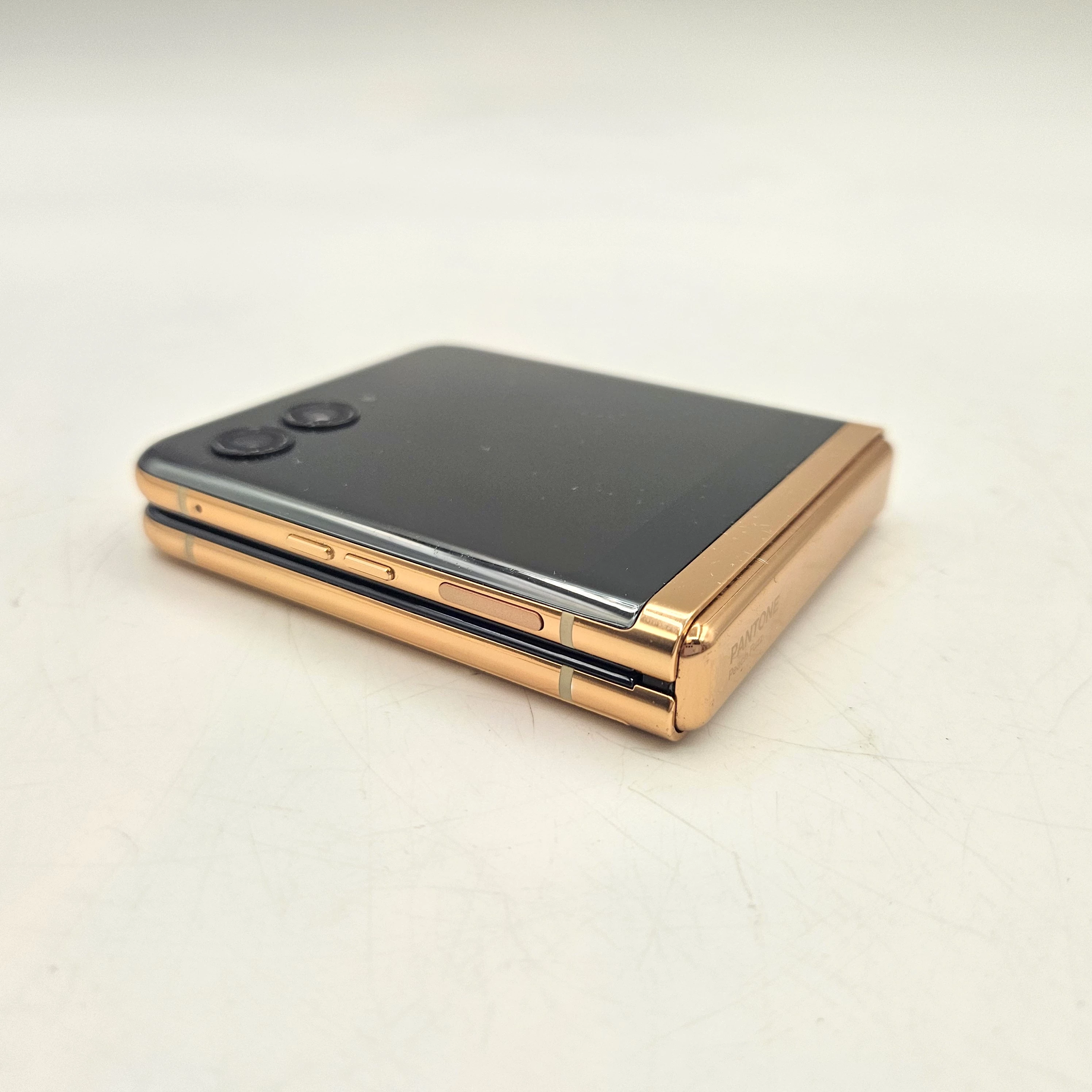 telefon-motorola-razr-40-ultra-8256gb-przekatna-ekranu-690