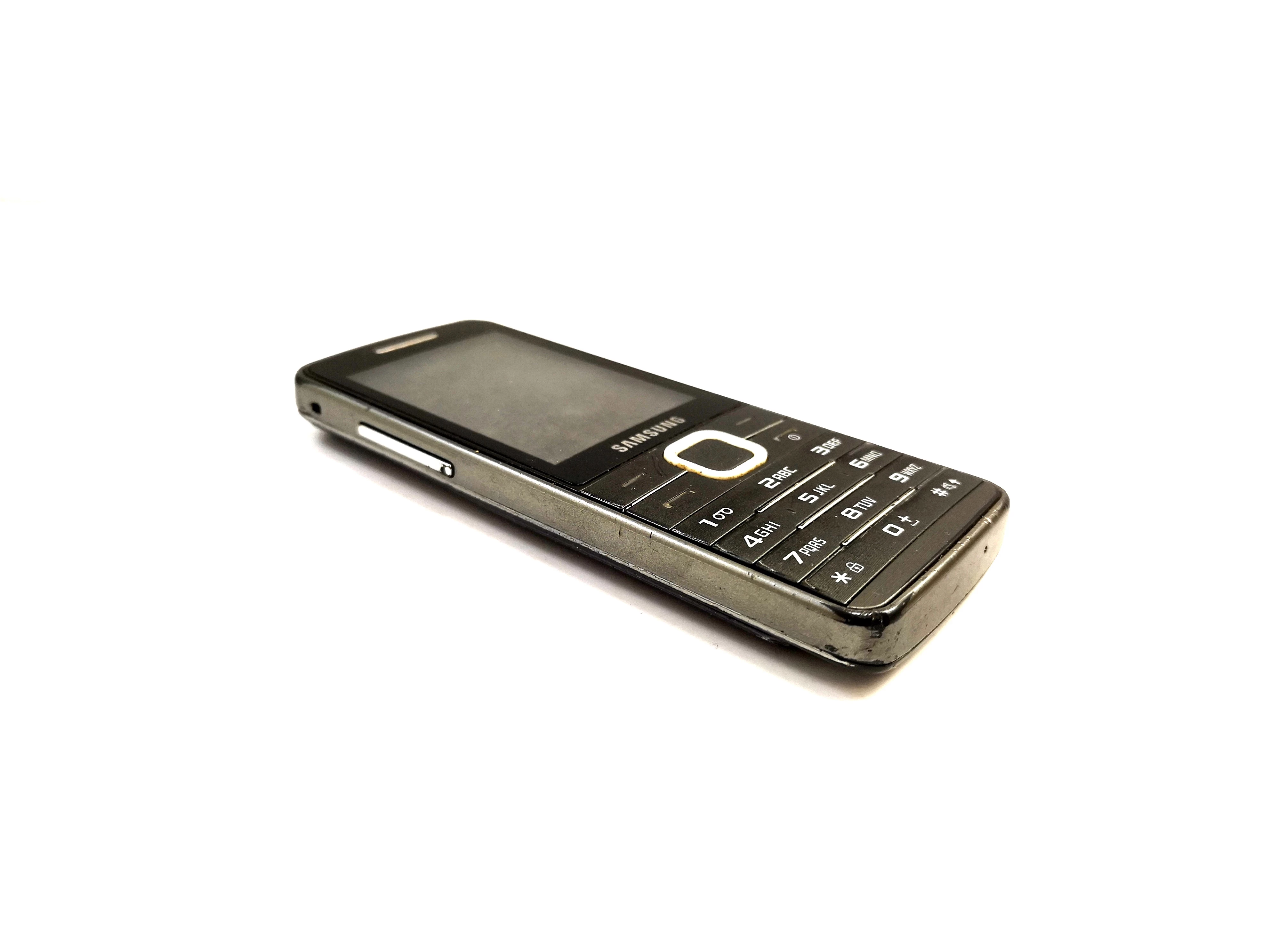 telefon-samsung-gt-s5611-przekatna-ekranu-240