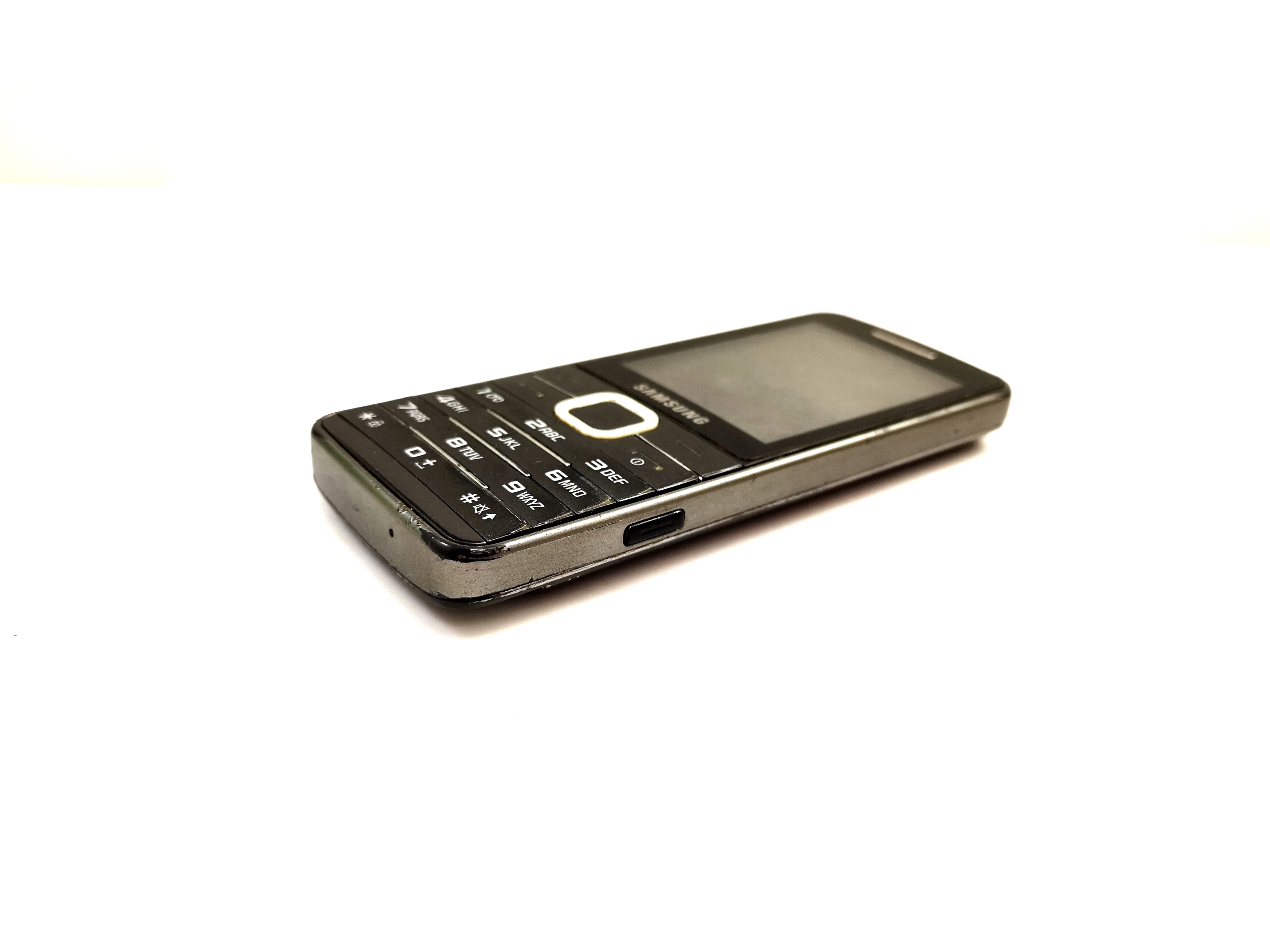 telefon-samsung-gt-s5611-typ-202685-212933