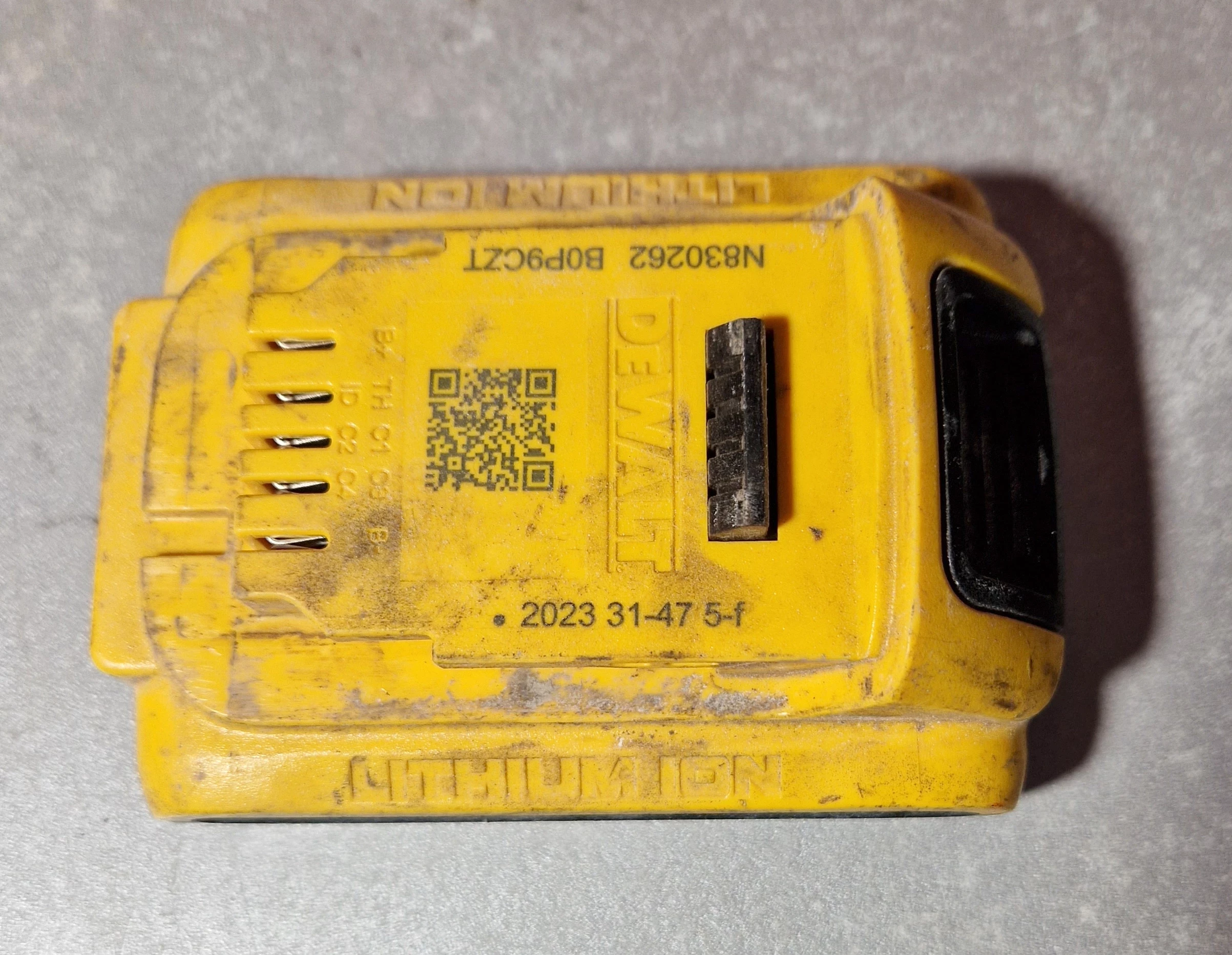 wkretarka-dewalt-dcd795-akumulator-2ah-pojemnosc-akumulatora-000