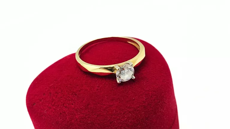 cudowny-zloty-pierscionek-z-blyszczacym-oczkiem-585-r20-196g-material-15835-2