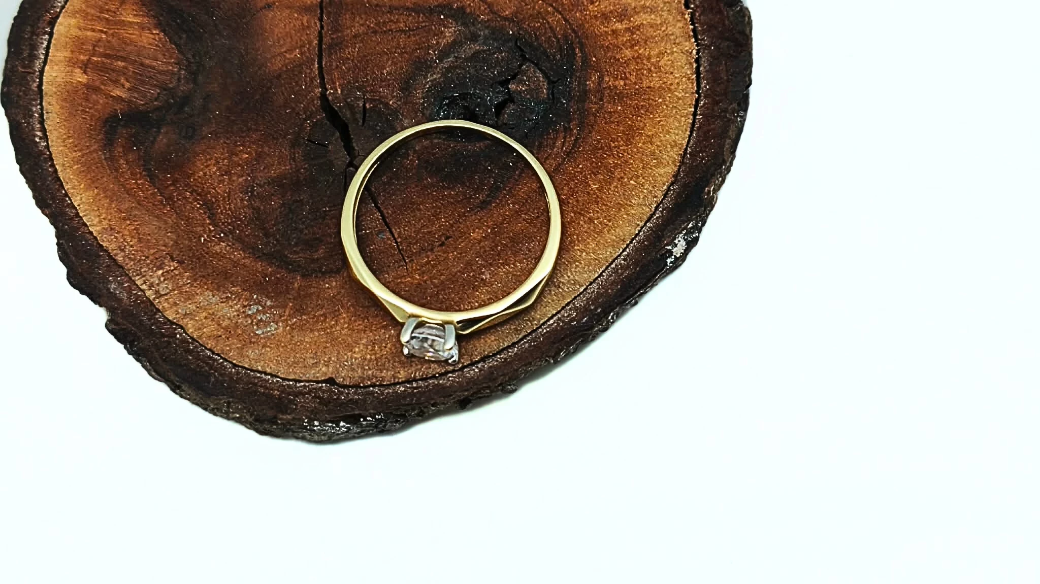 cudowny-zloty-pierscionek-z-blyszczacym-oczkiem-585-r20-196g-rozmiarsrednica-wew-mm-372-20