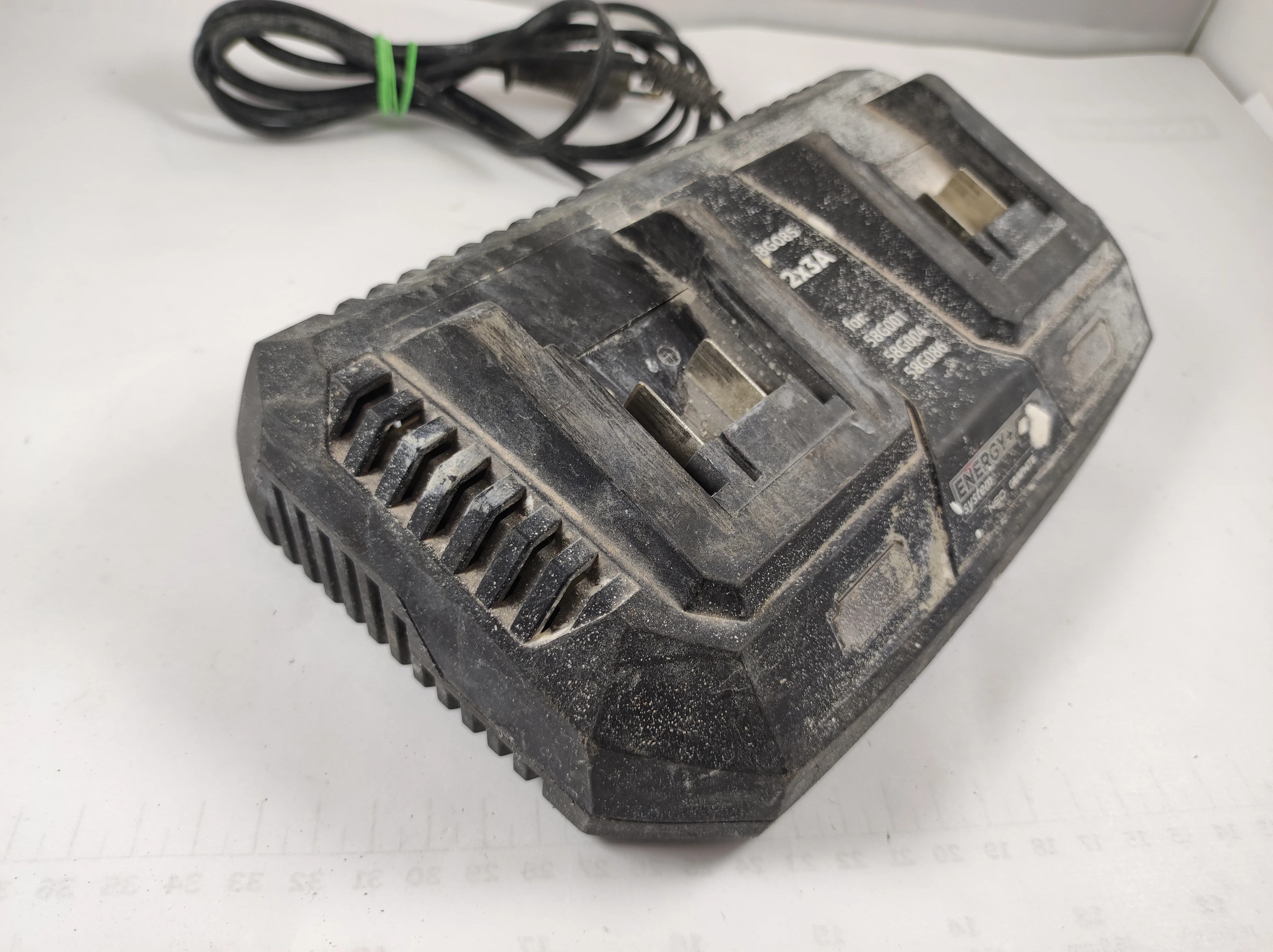 ladowarka-graphite-58g085-ean-gtin-5902062501141