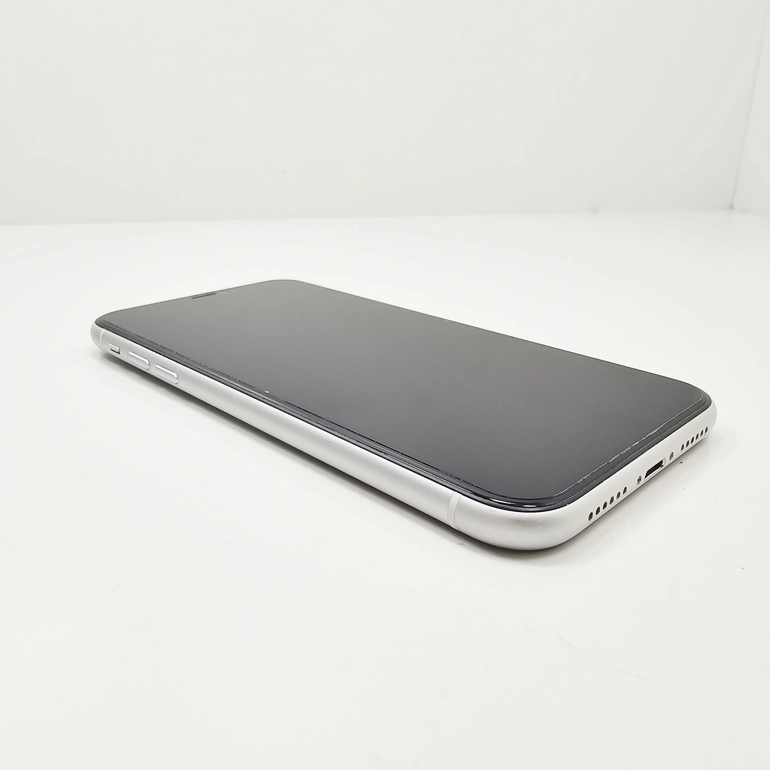 telefon-iphone-xr-64gb-82-baterii-kod-producenta-mry42pma