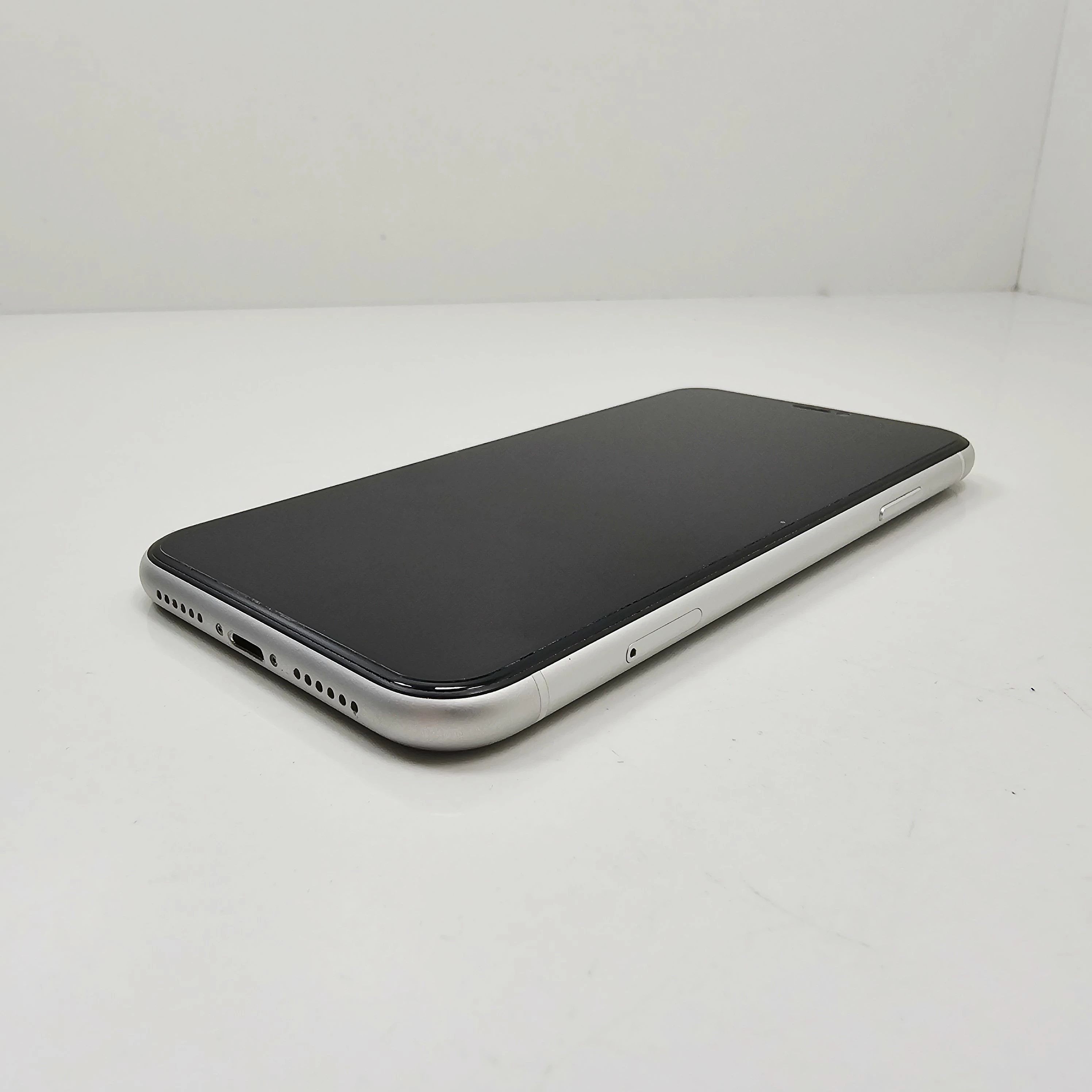 telefon-iphone-xr-64gb-82-baterii-typ-202685-212929