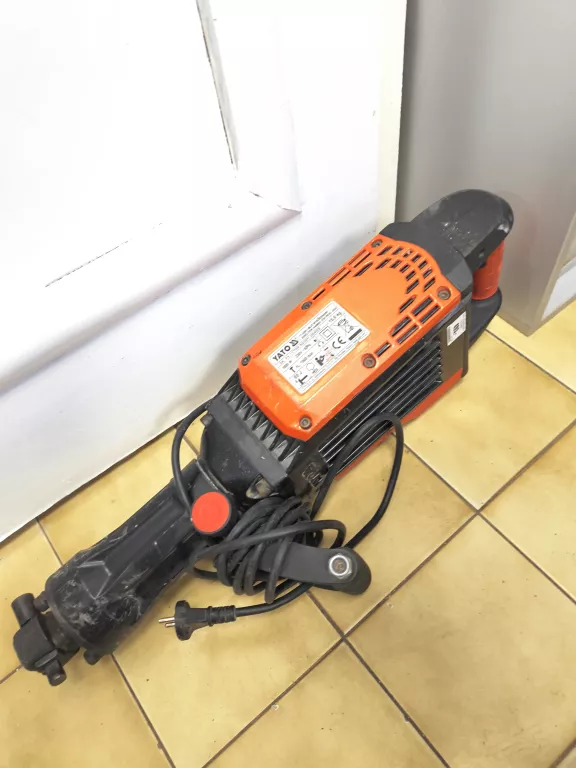 mlot-wyburzeniowy-yato-82001-energia-udaru-6500