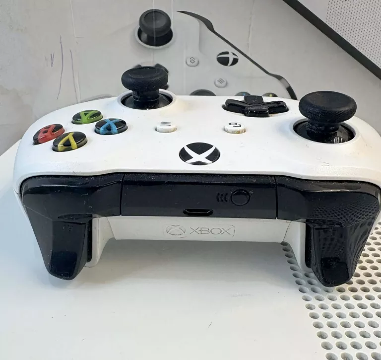 konsola-xbox-one-s-1681-1tb1-padzasilacz-w-pudelku-liczba-kontrolerow-w-zestawie-205994-225550