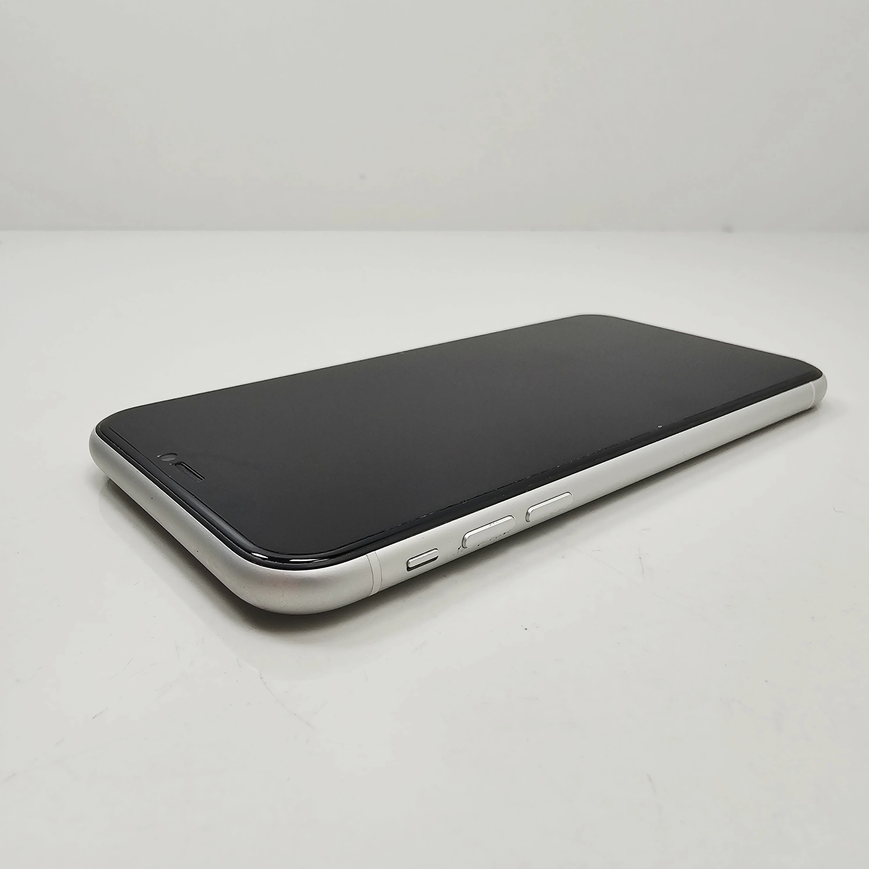 telefon-iphone-xr-64gb-82-baterii-wbudowana-pamiec-202869-214193