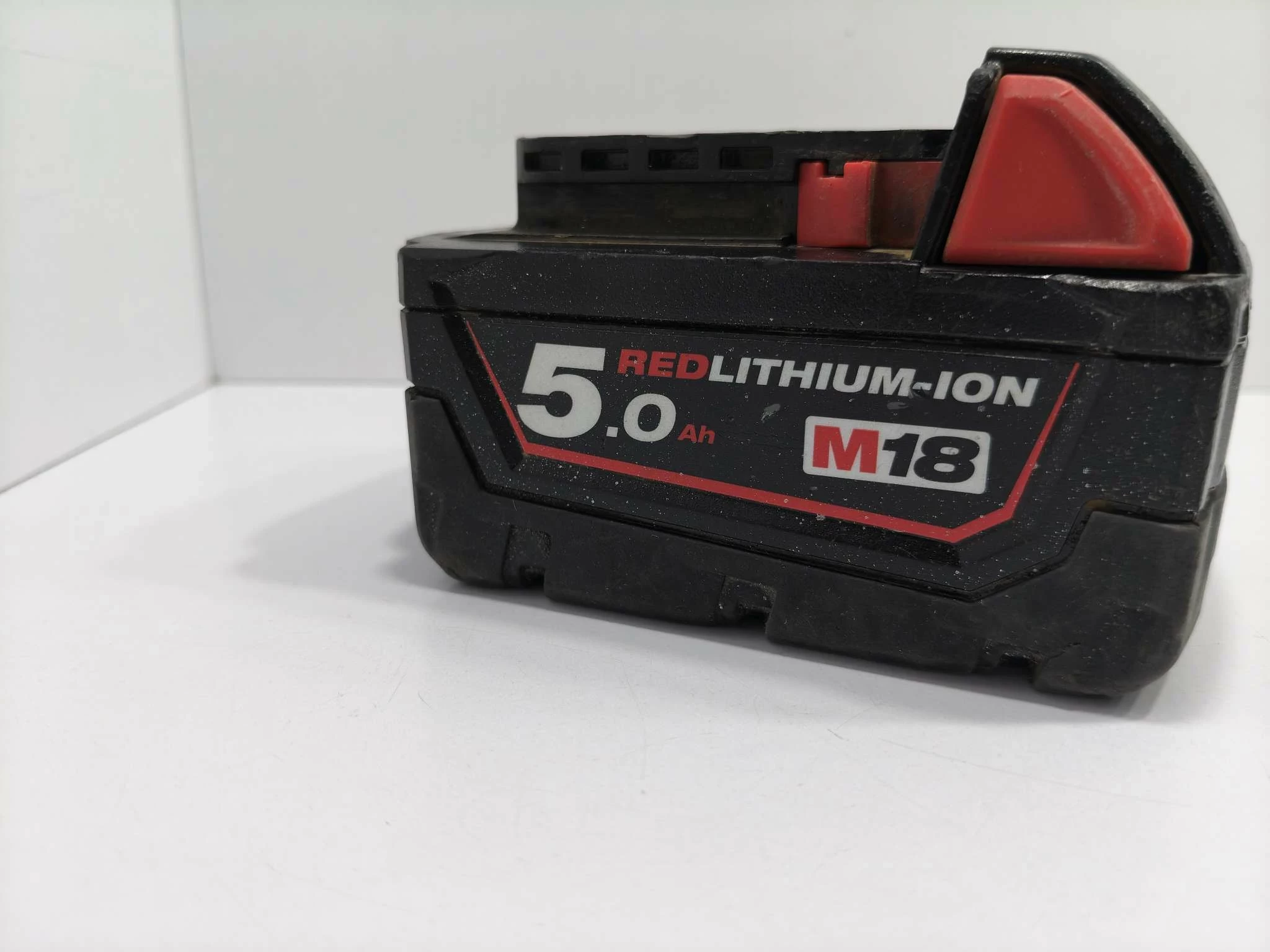 akumulator-milwaukee-m18-50ah-stan-11323-2