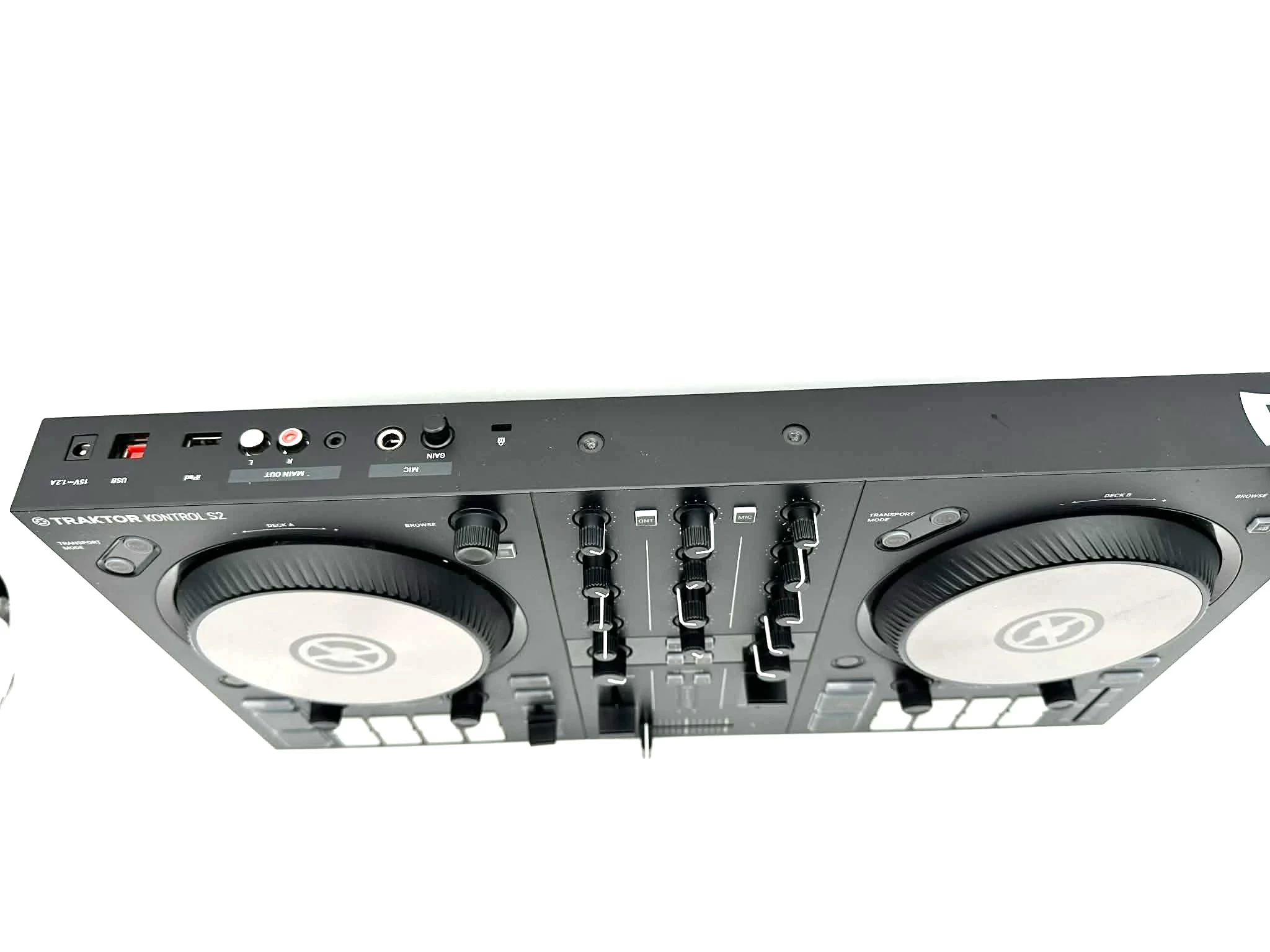 native-instruments-traktor-kontrol-s2-mk3-kontroler-dj-pasmo-przenoszenia