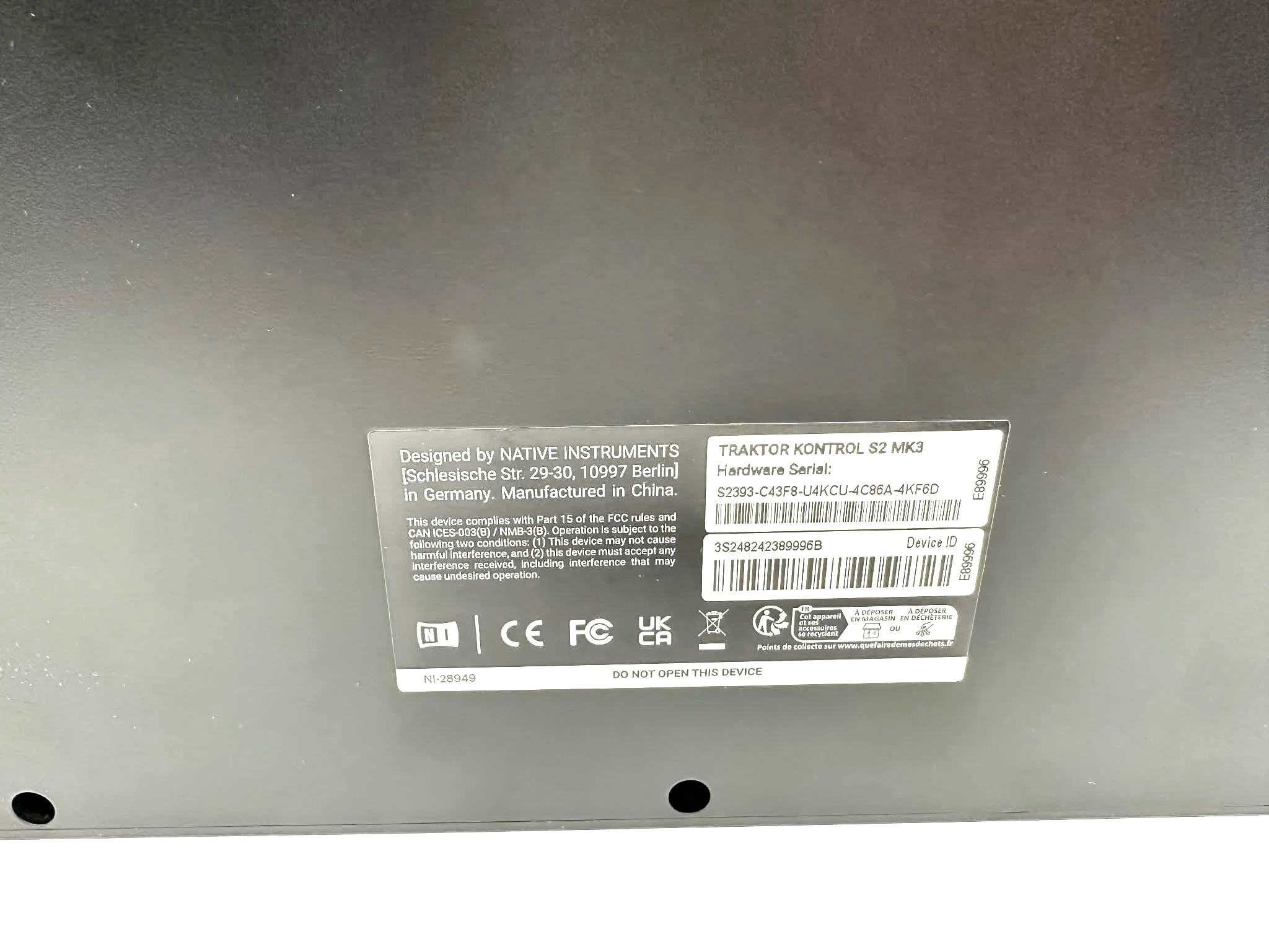 native-instruments-traktor-kontrol-s2-mk3-kontroler-dj-liczba-kanalow-2