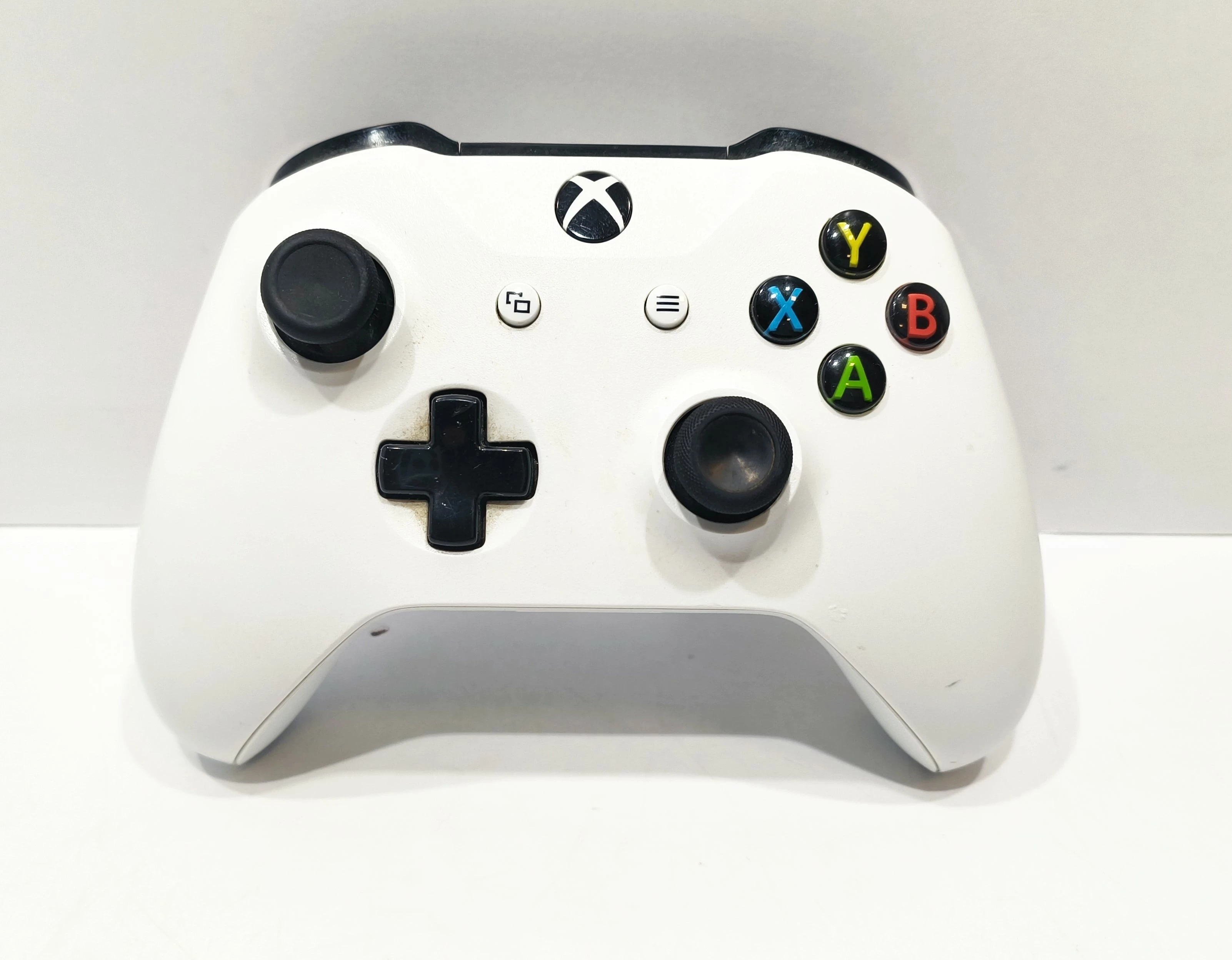 pad-do-konsoli-xbox-one-bialy-ean-gtin-5903815411892