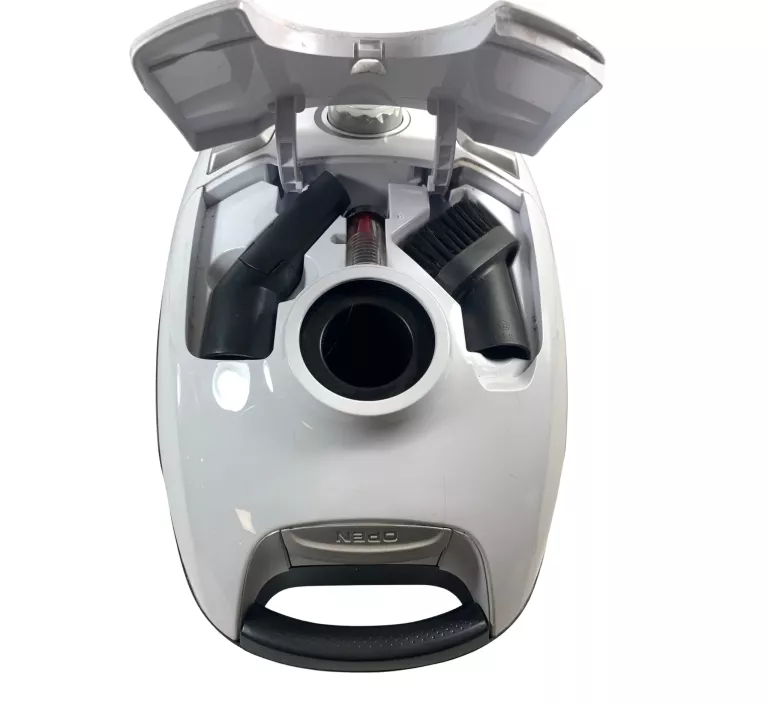 odkurzacz-electrolux-easygo-eeg41w-rura-szczotka-zasieg-pracy-750