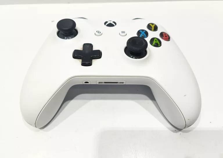 pad-do-konsoli-xbox-one-bialy-stan-11323-2