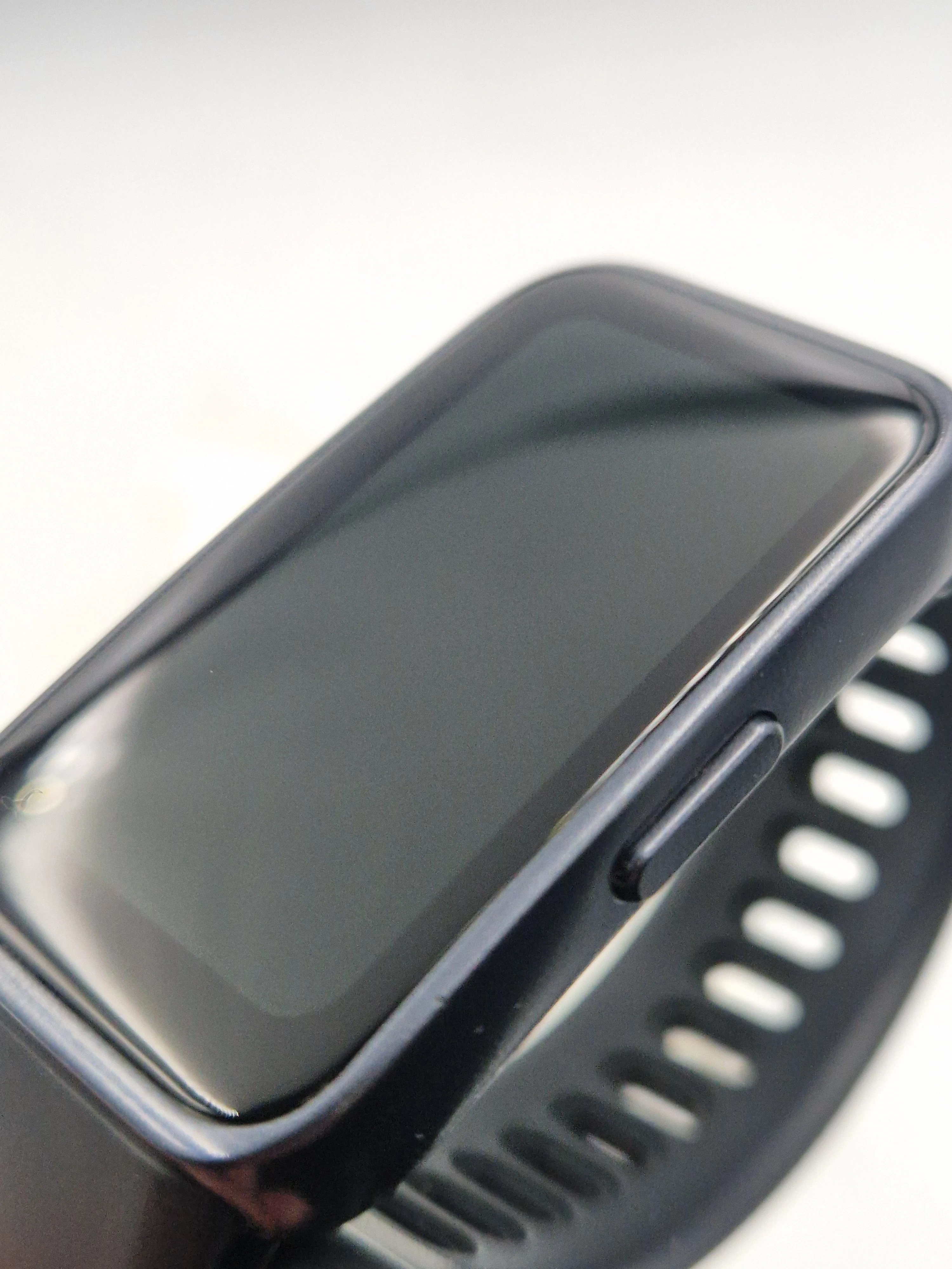 smartwatch-huawei-band-10-stan-11323-2