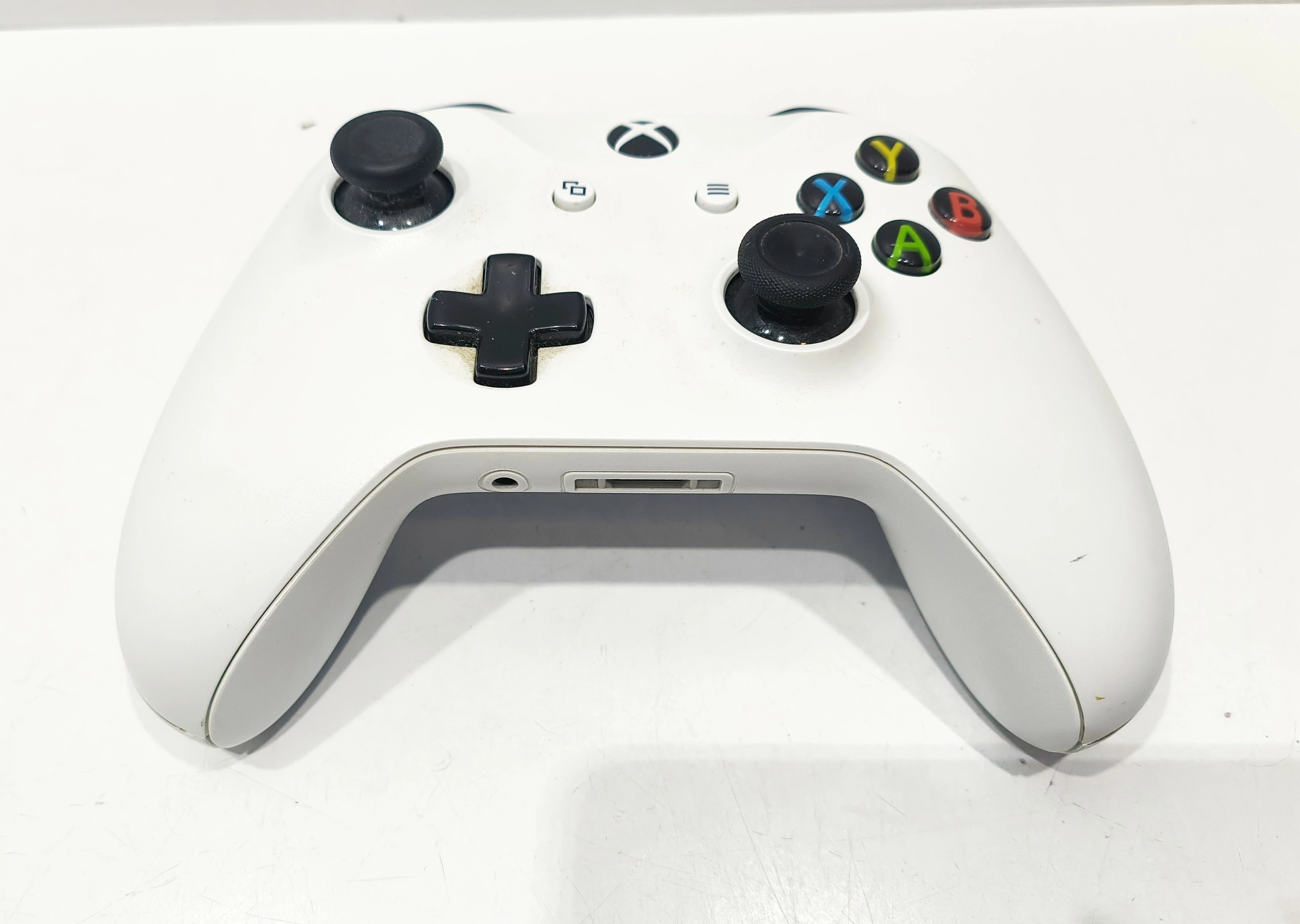 pad-do-konsoli-xbox-one-bialy-stan-11323-2