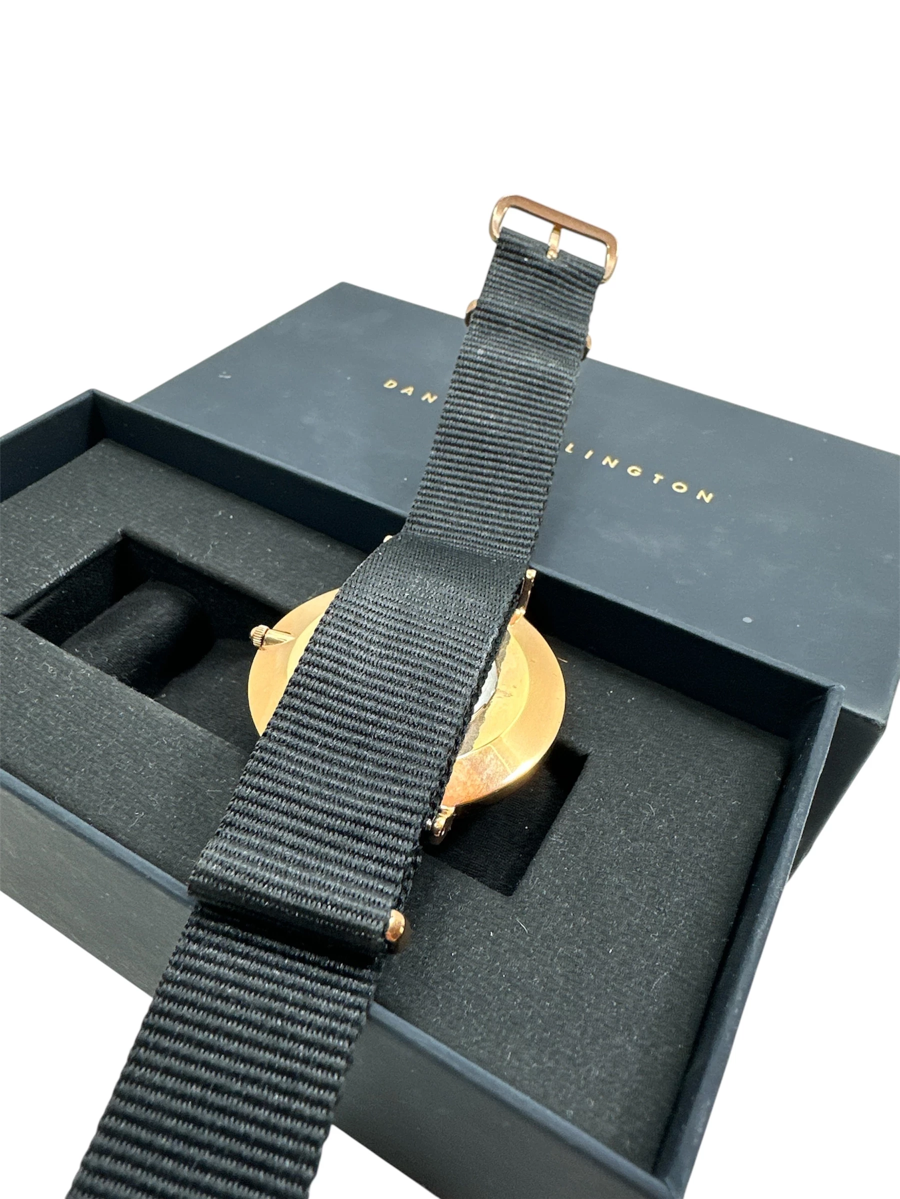 zegarek-daniel-wellington-b40rb46-stan-11323-2