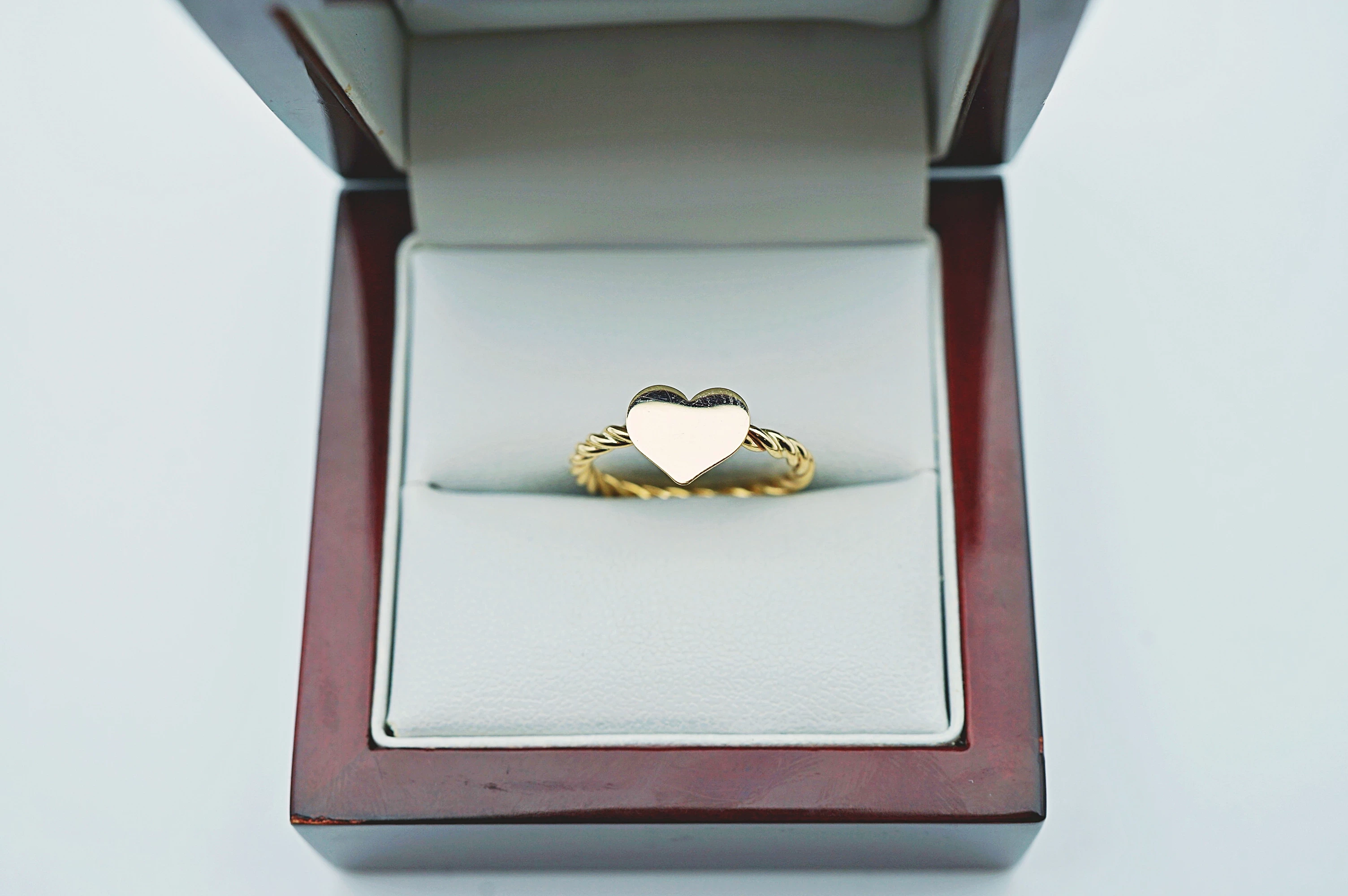 zloty-pierscionek-serduszko-375-9k-141g-r12-stan-11323-2