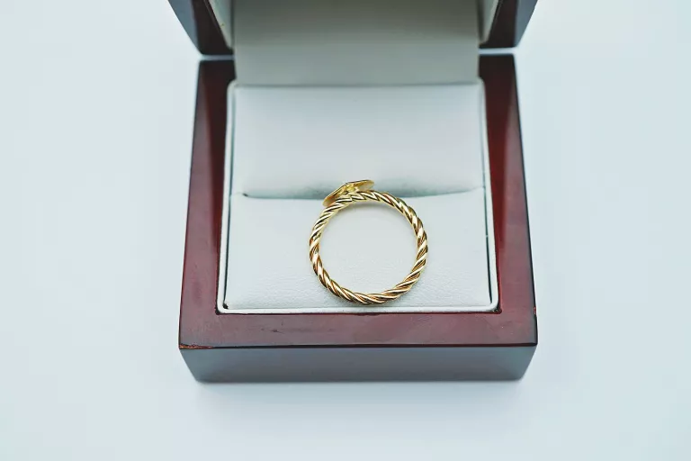 zloty-pierscionek-serduszko-375-9k-141g-r12-kamien-17088-524288