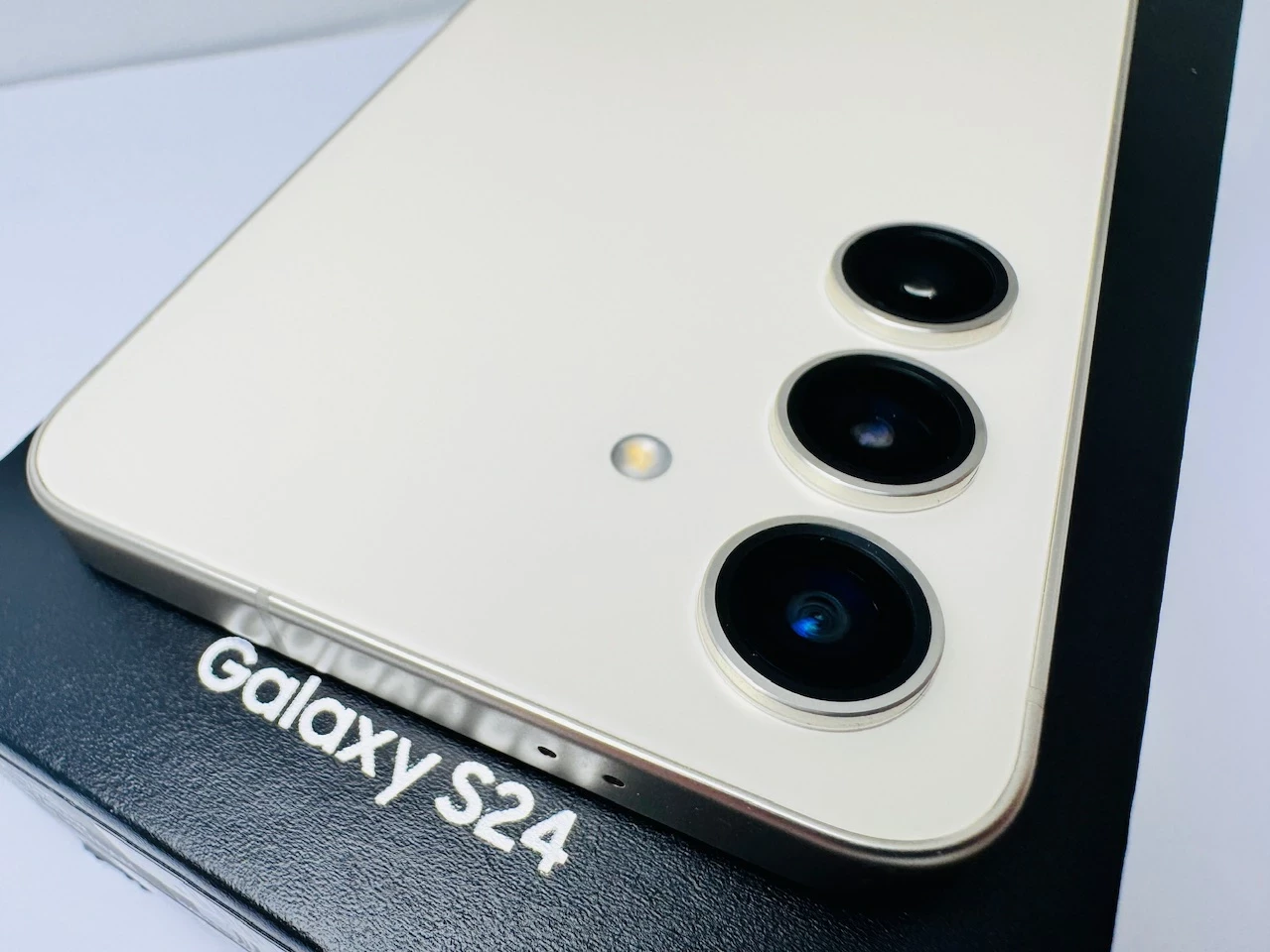 telefon-samsung-galaxy-s24-amber-yellow-8gb128gb-kod-producenta-sm-s921bzydeue