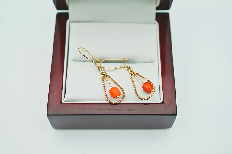 zlote-wiszace-kolczyki-z-koralem-585155gzamkniety-rodzaj-zapiecia-2207-3