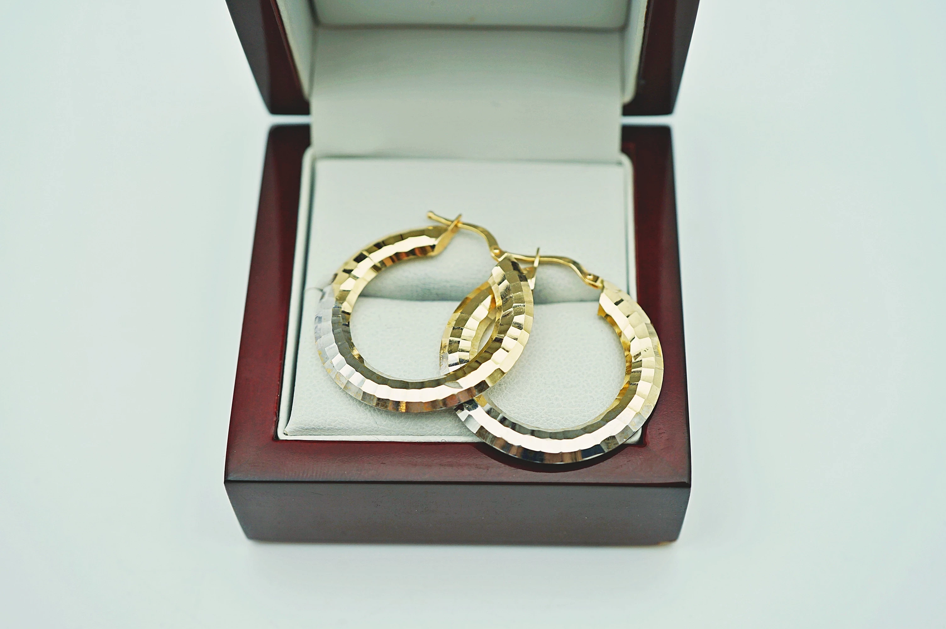 zlote-kolczyki-karbowane-kola-585299gzatrzask-rodzaj-2205-2