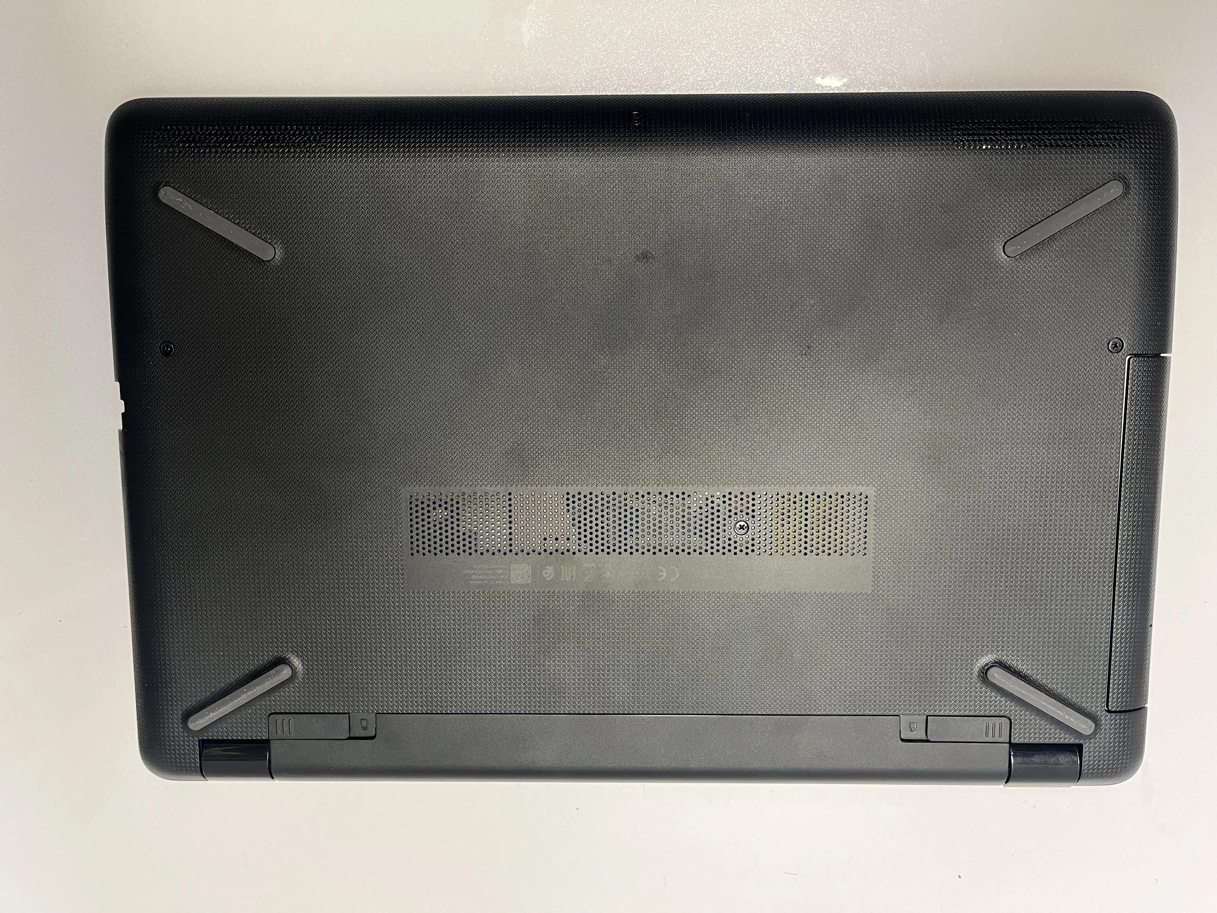 laptop-hp-15-ra048nw-4512gb-system-operacyjny-201865-256