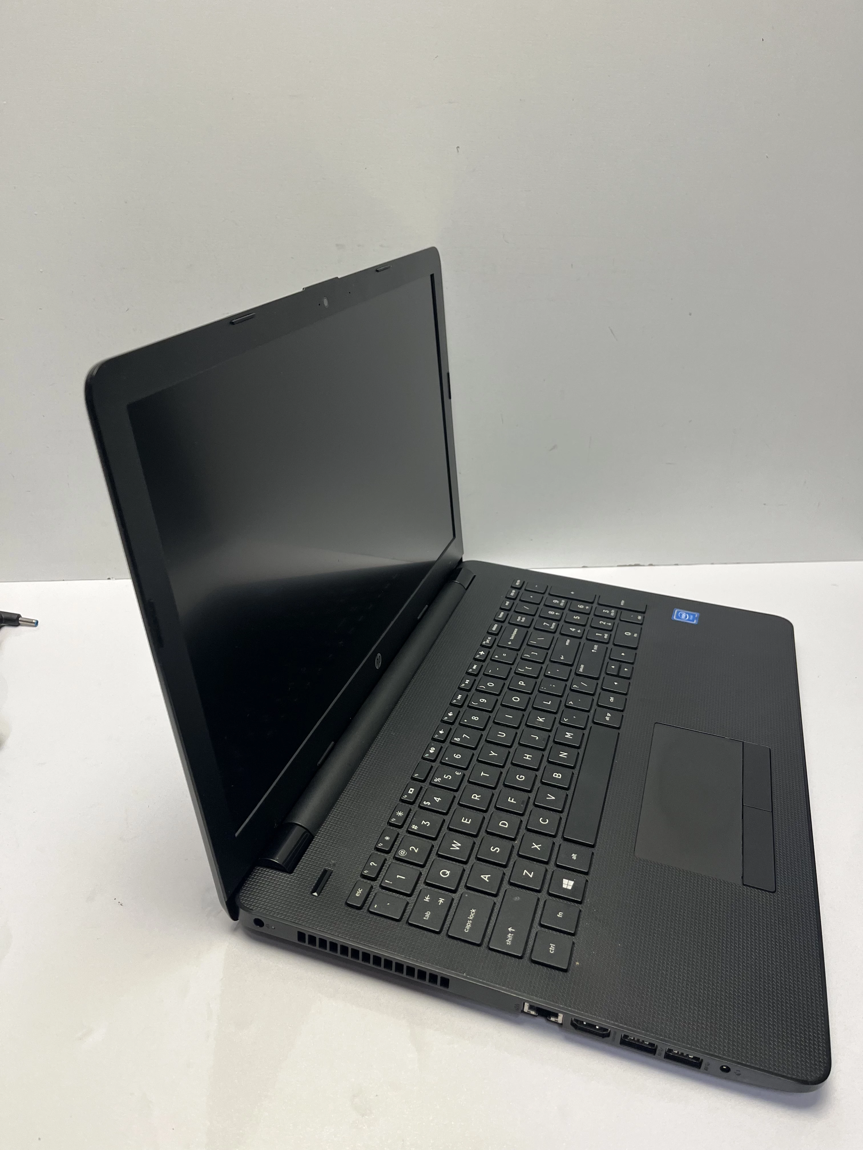 laptop-hp-15-ra048nw-4512gb-przekatna-ekranu-1560
