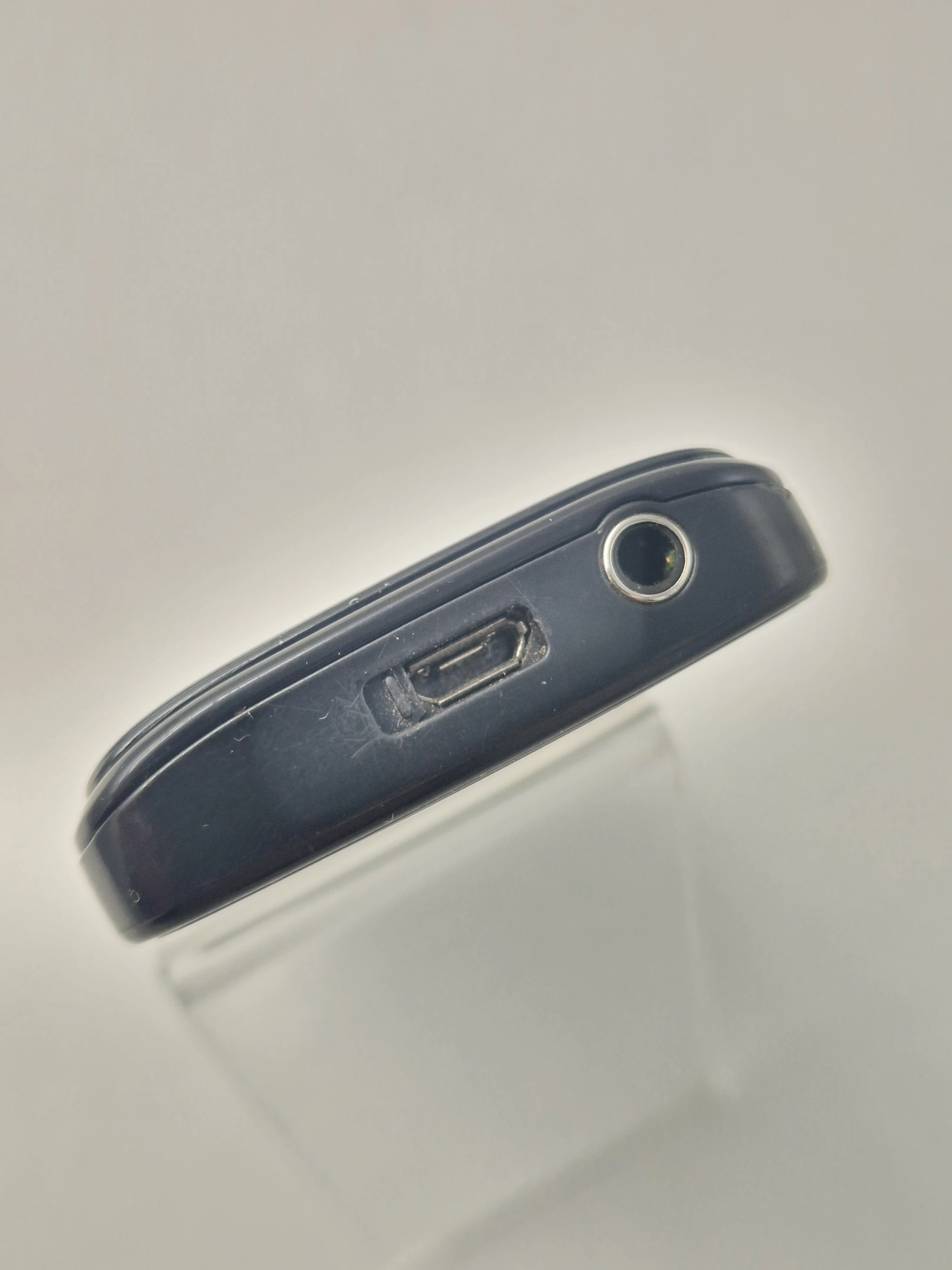 telefon-samsung-gt-s5611-stan-11323-2