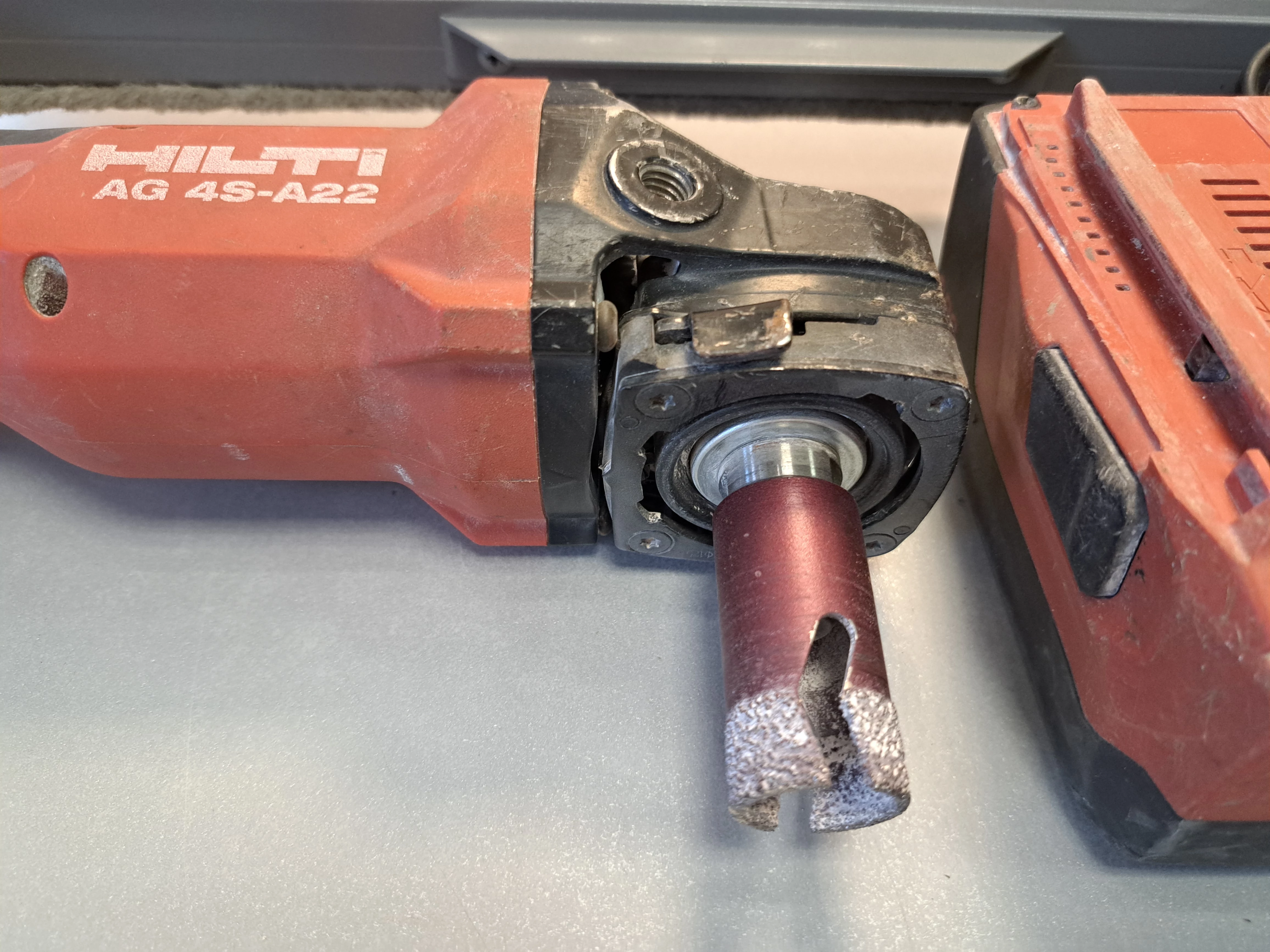 szlifierka-hilti-ag-4s-a22-napiecie-zasilania-2160